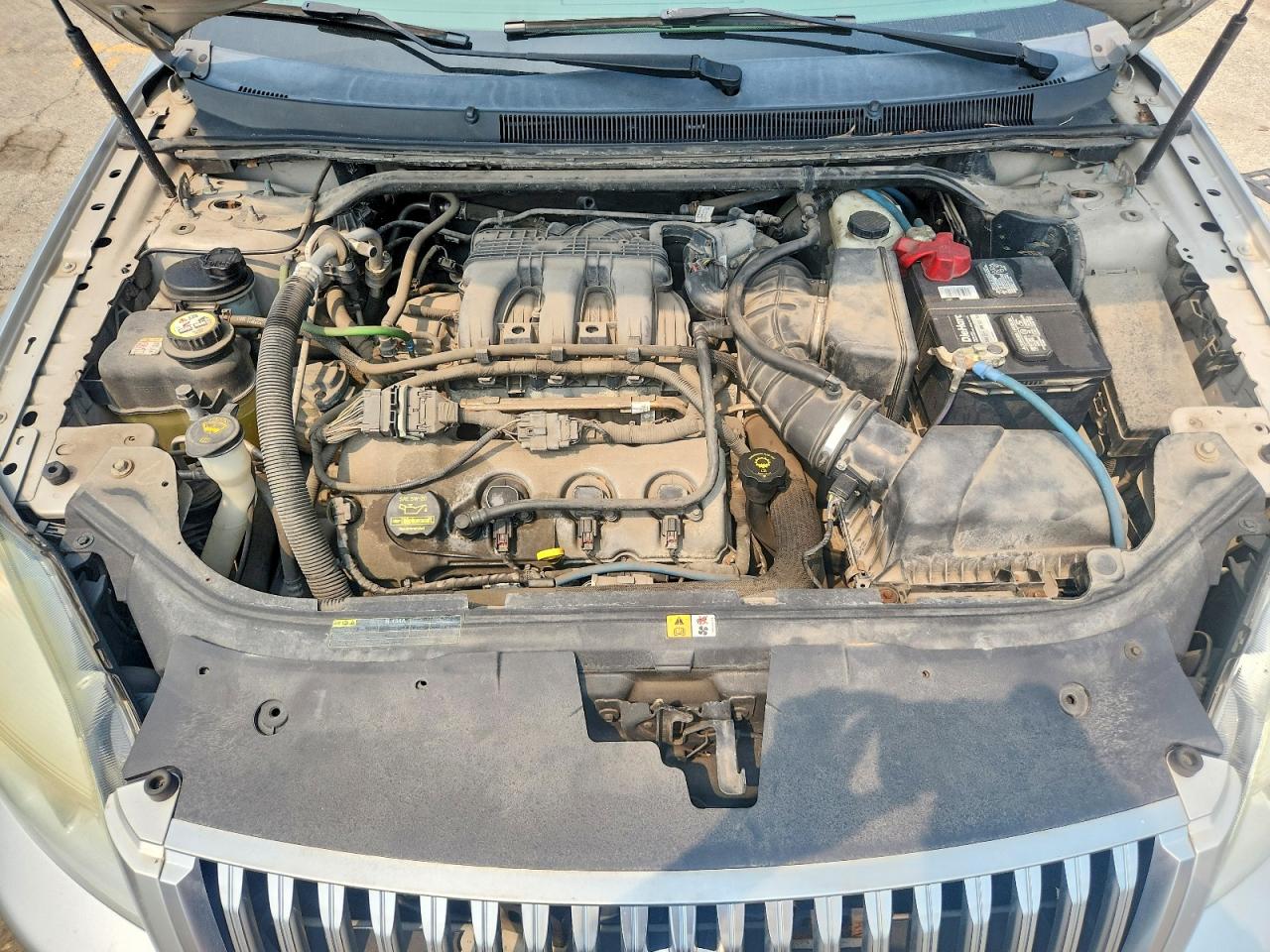 2008 Mercury Sable Luxury Silver vin: 1MEHM40W18G625365