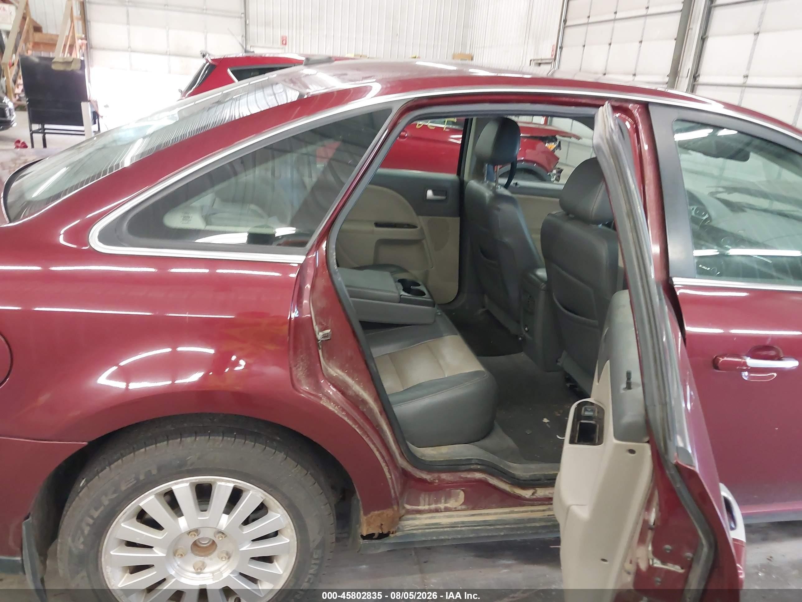 2008 Mercury Sable   Красный vin: 1MEHM40W28G622605