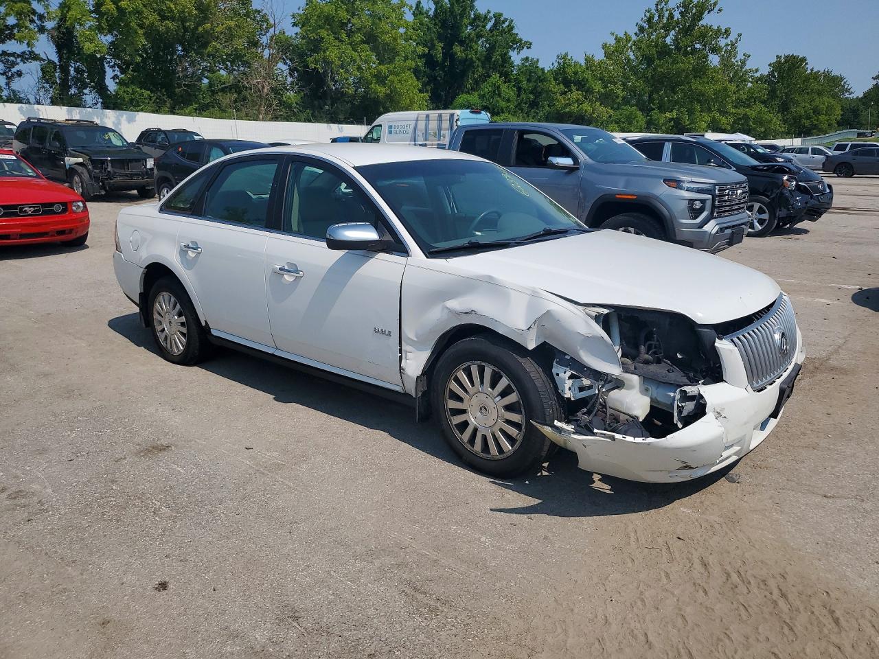 2008 Mercury Sable Luxury White vin: 1MEHM40W48G611086