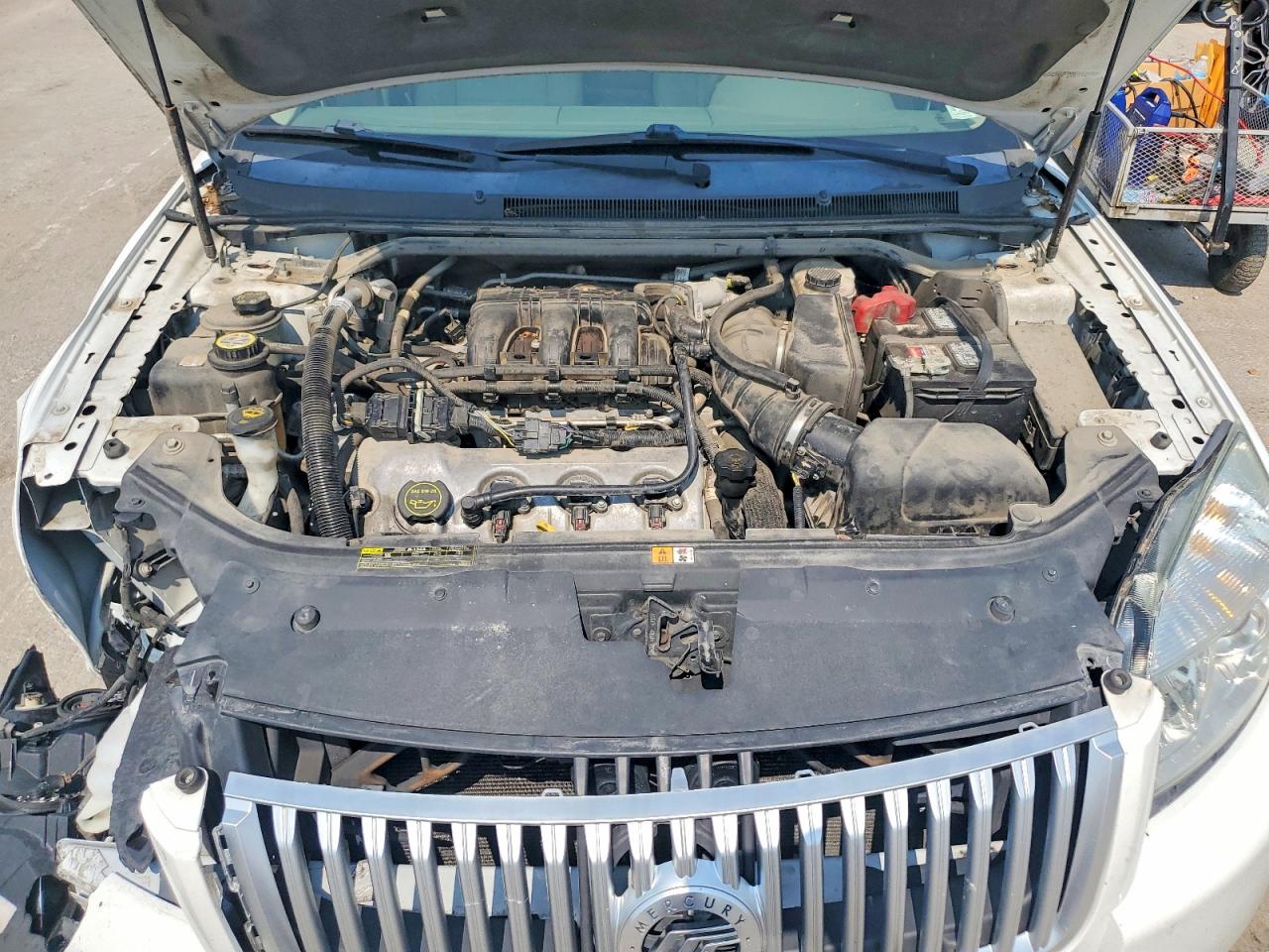 2008 Mercury Sable Luxury White vin: 1MEHM40W48G611086