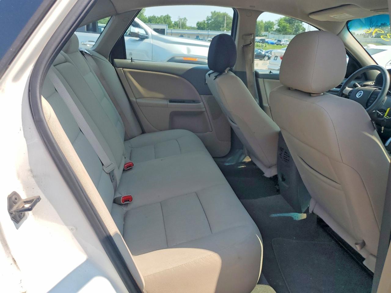 2008 Mercury Sable Luxury White vin: 1MEHM40W48G611086