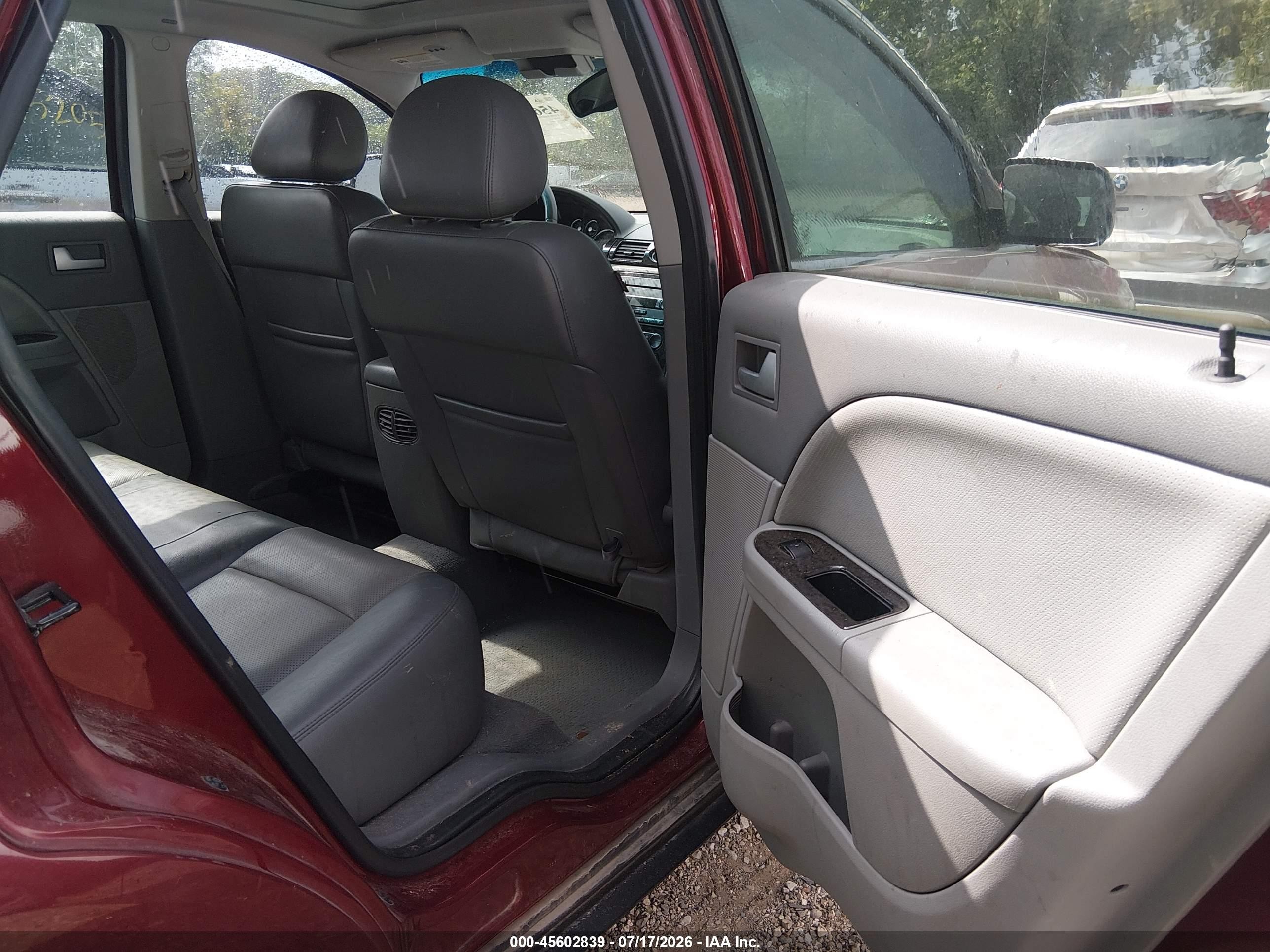 2005 Mercury Montego Premier Red vin: 1MEHM42195G616605