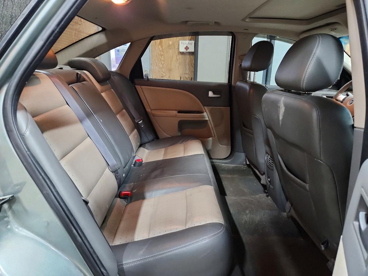 2008 Mercury Sable Premier Green vin: 1MEHM42W08G602155