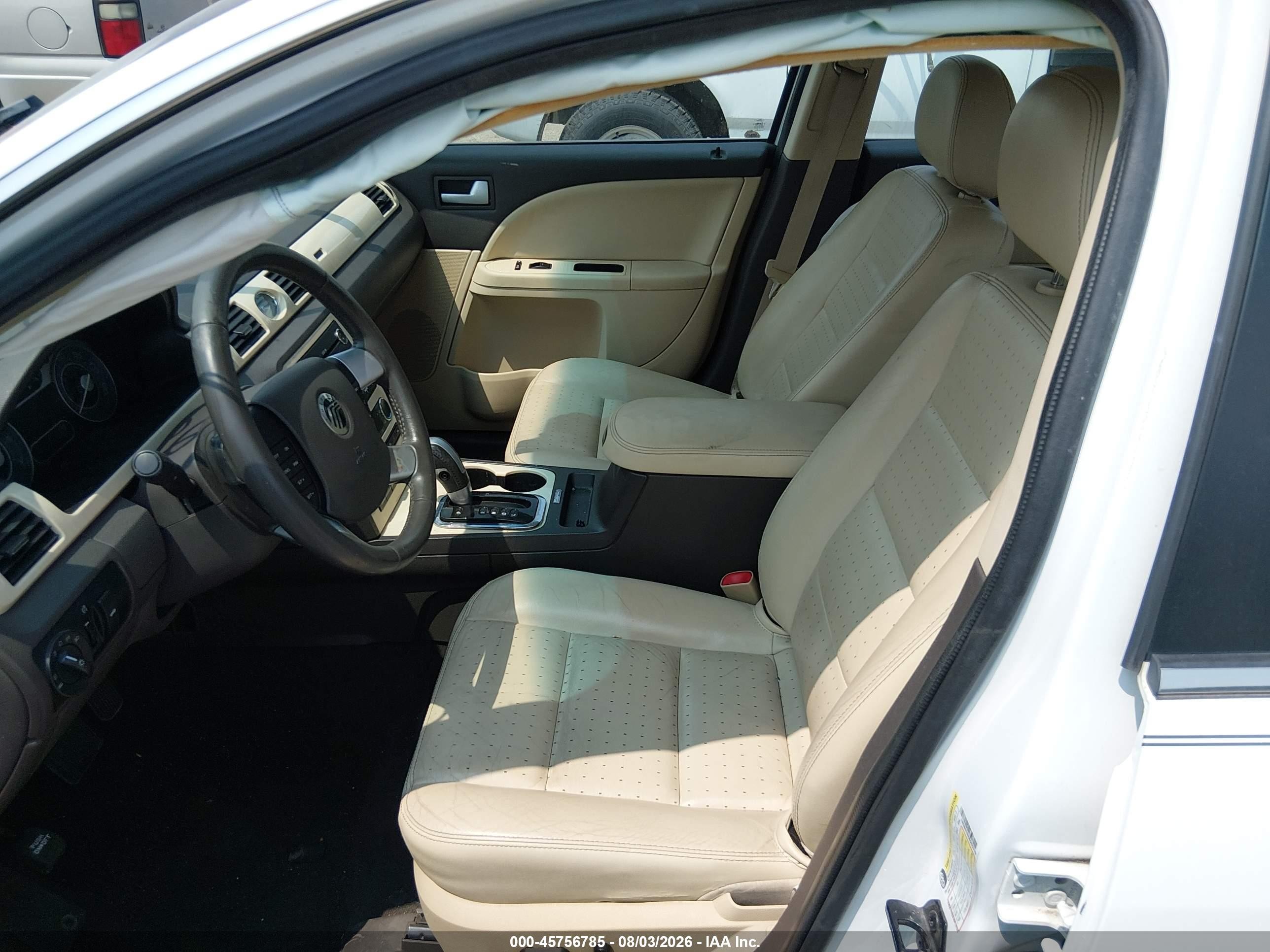 2008 Mercury Sable Premier White vin: 1MEHM42W08G623779