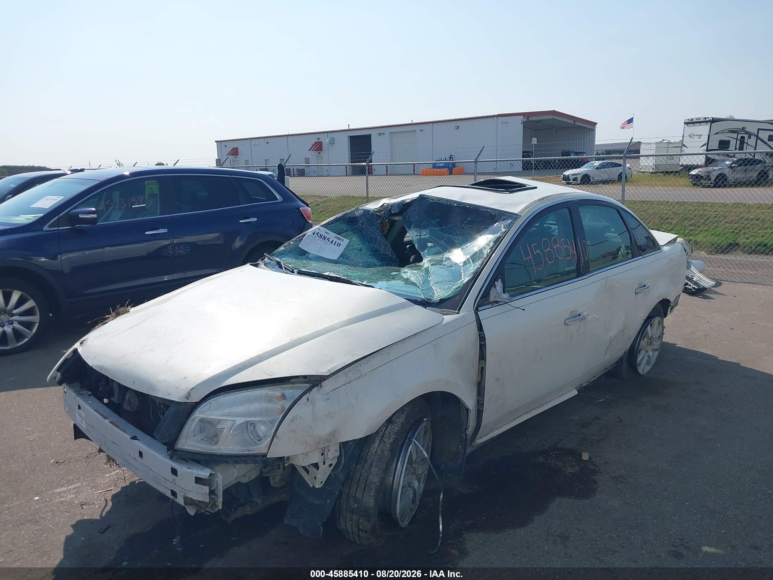 2009 Mercury Sable Premier White vin: 1MEHM42W19G621069