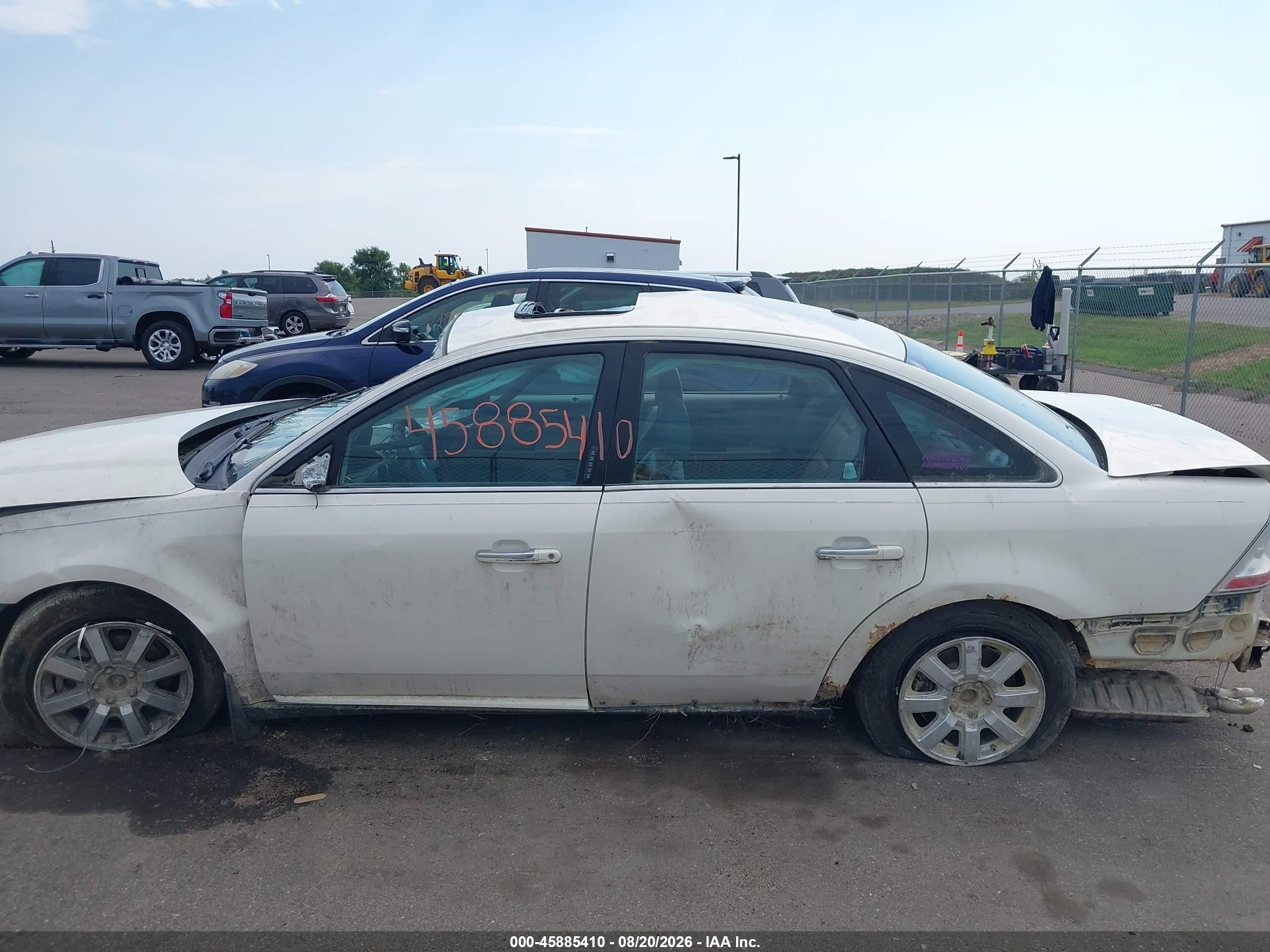 2009 Mercury Sable Premier White vin: 1MEHM42W19G621069
