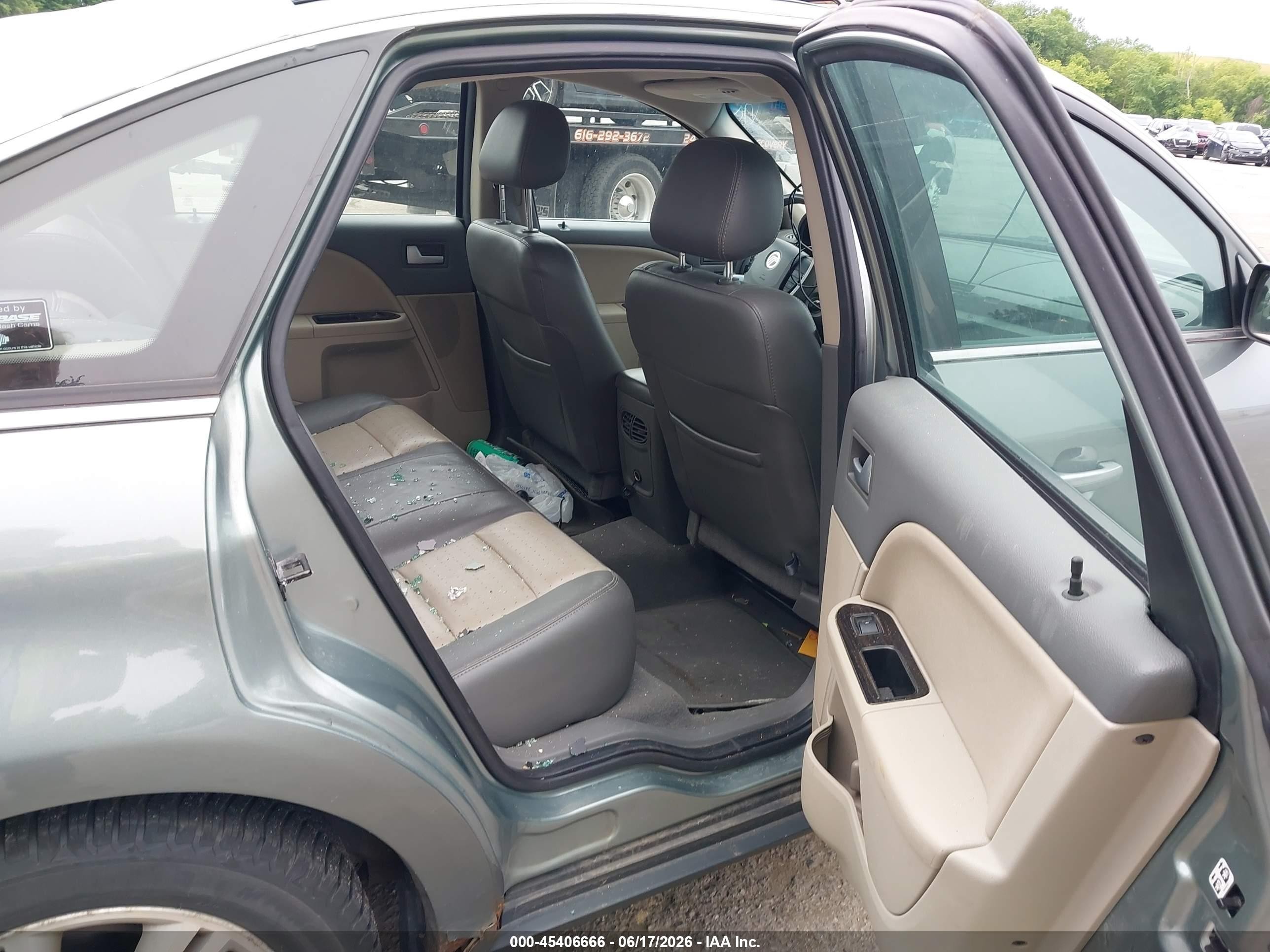 2008 Mercury Sable Premier Green vin: 1MEHM42W28G602111