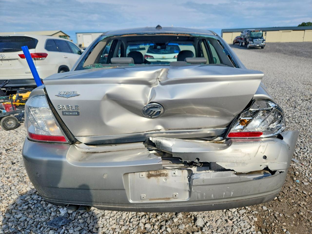 2008 Mercury Sable Premier Silver vin: 1MEHM42W38G618043