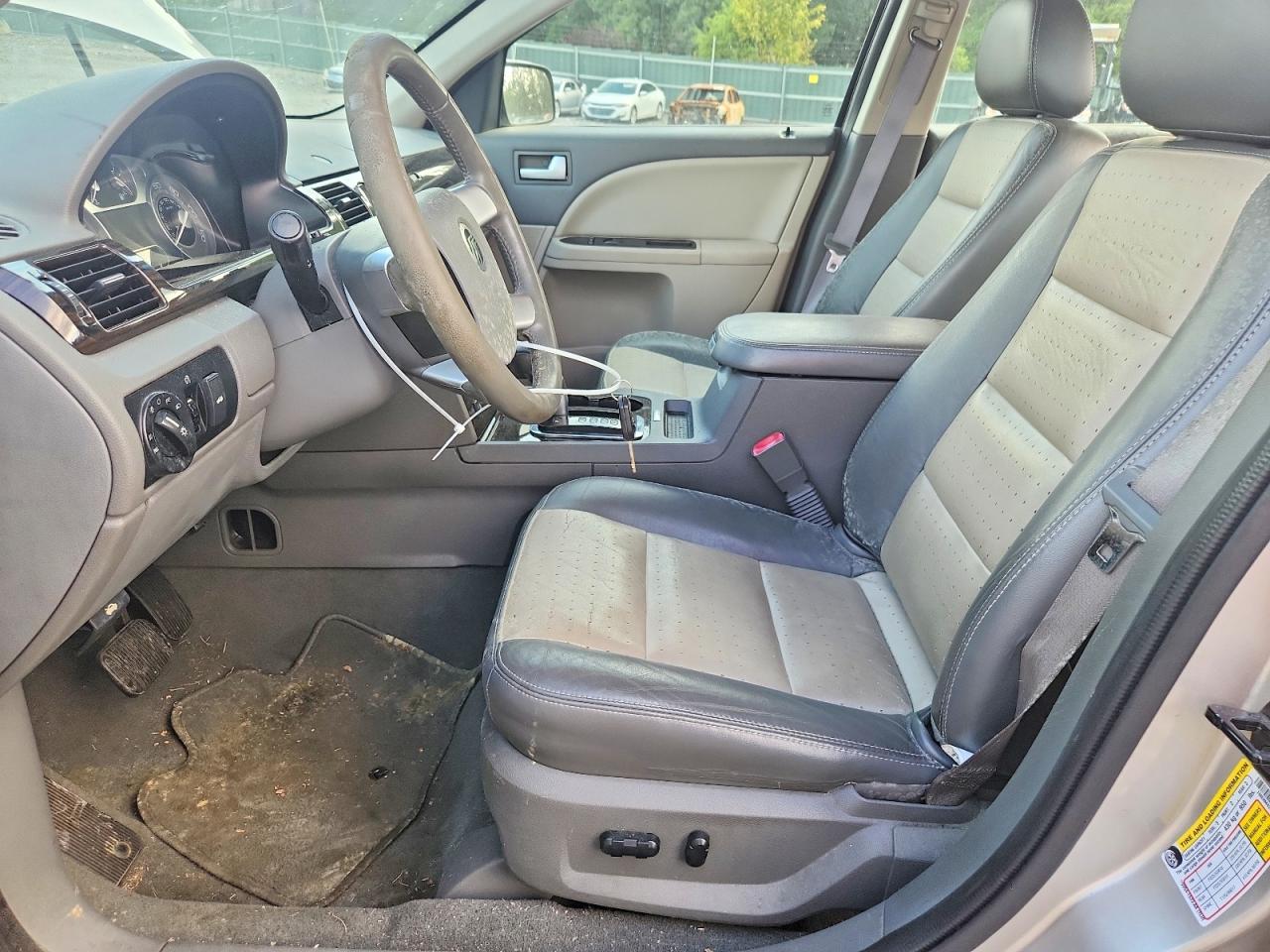 2008 Mercury Sable Premier Silver vin: 1MEHM42W38G618043