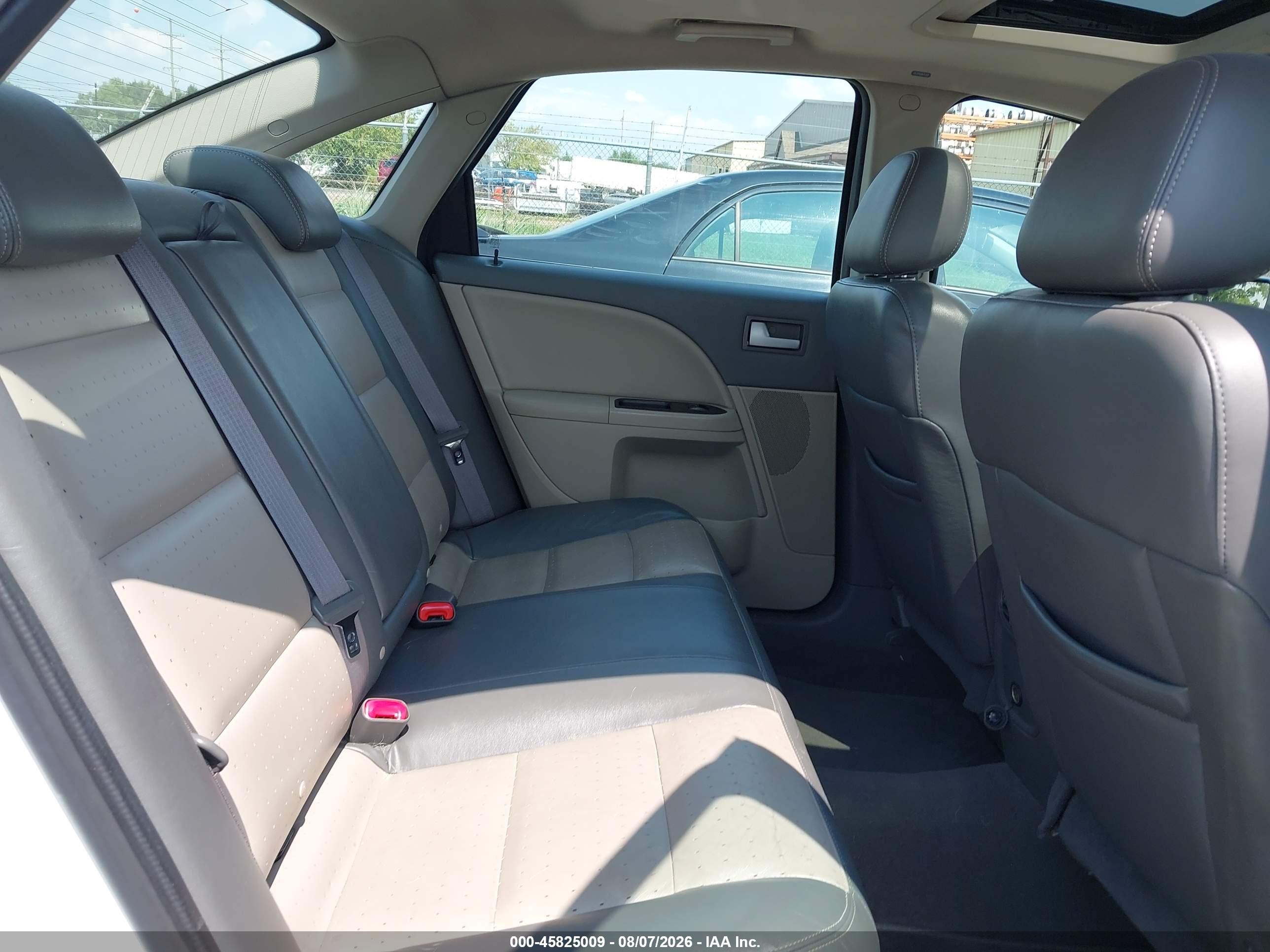 2008 Mercury Sable Premier White vin: 1MEHM42W38G622951