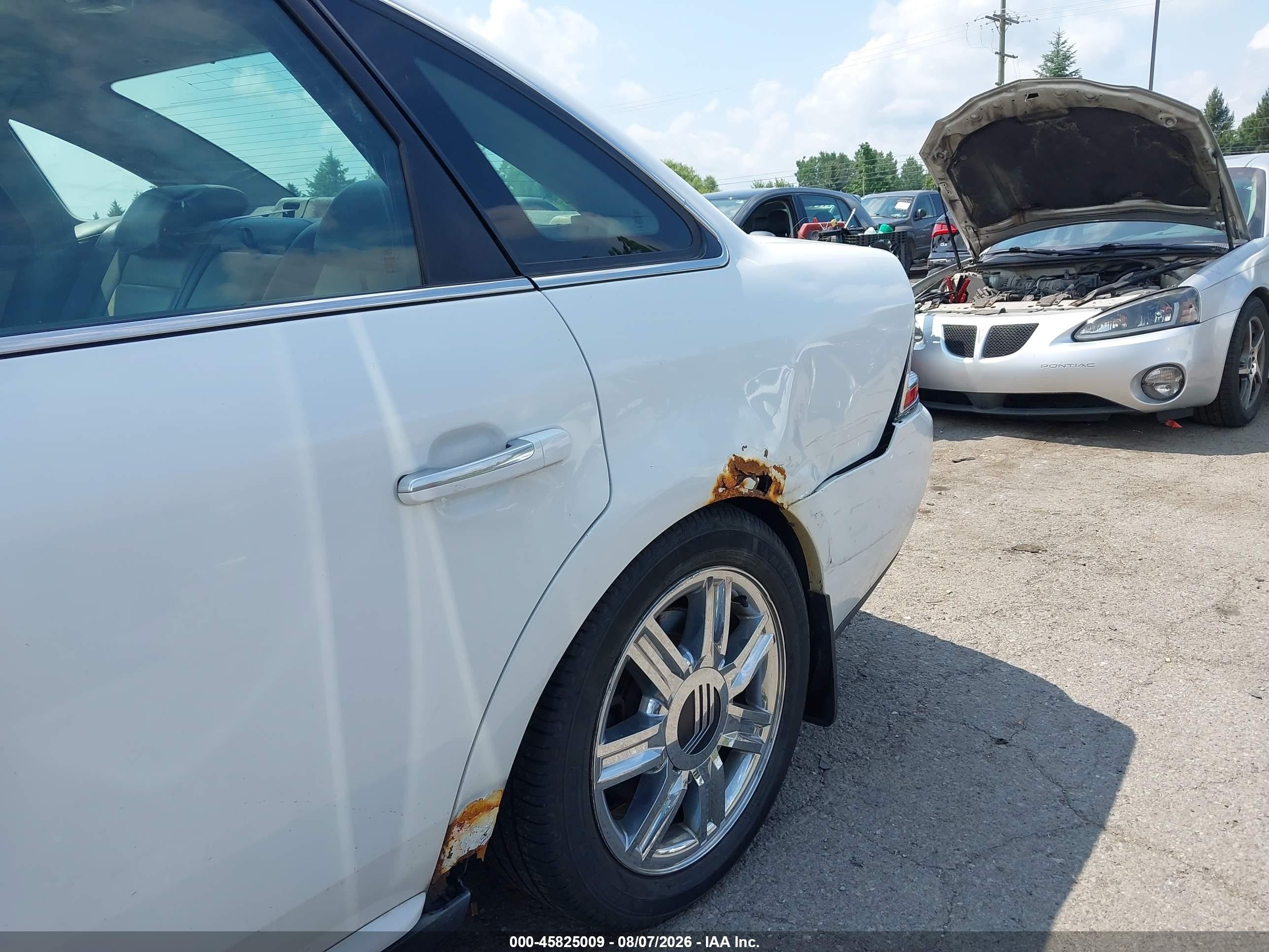 2008 Mercury Sable Premier White vin: 1MEHM42W38G622951