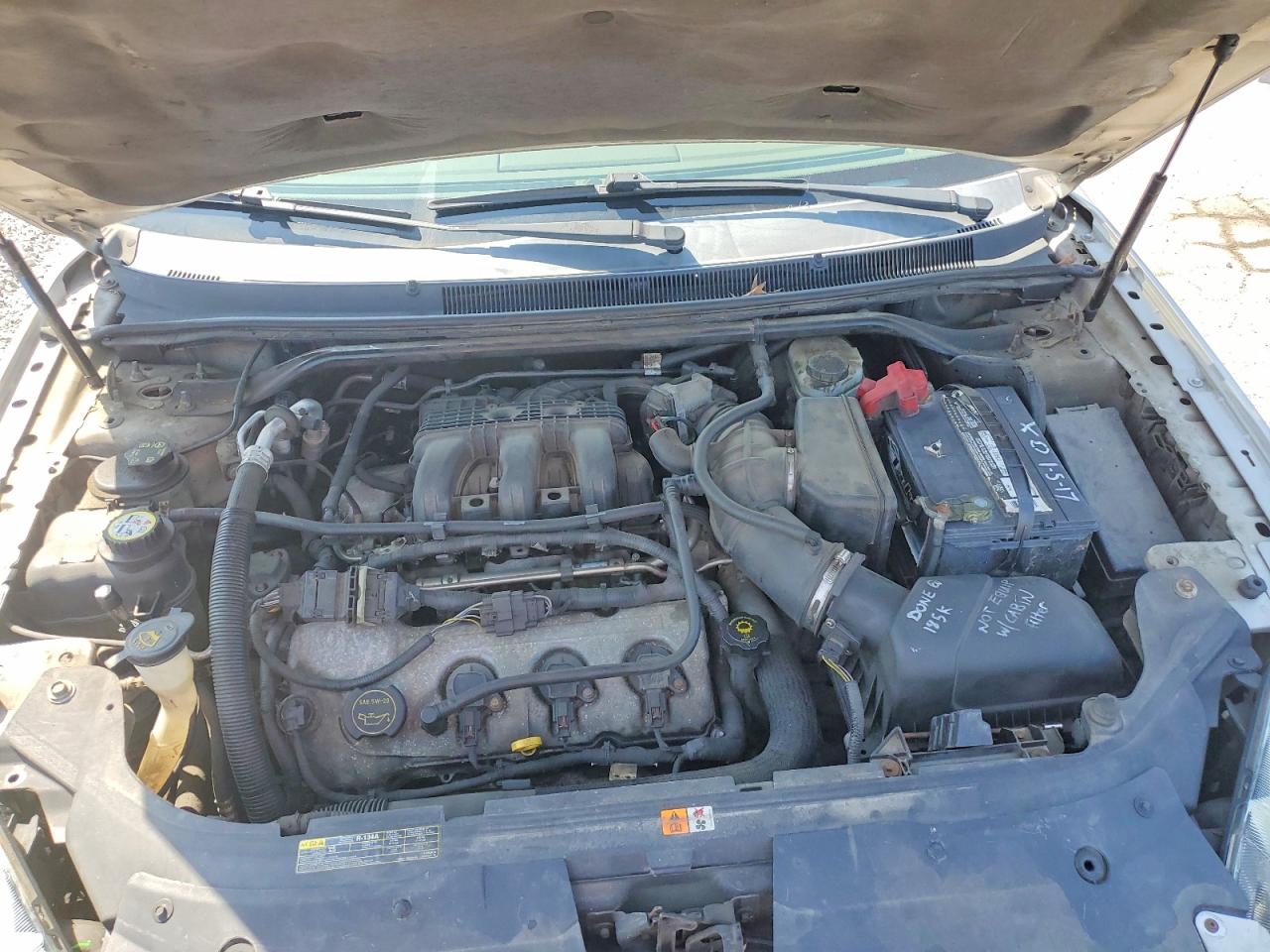 2008 Mercury Sable Premier Silver vin: 1MEHM42W48G608797