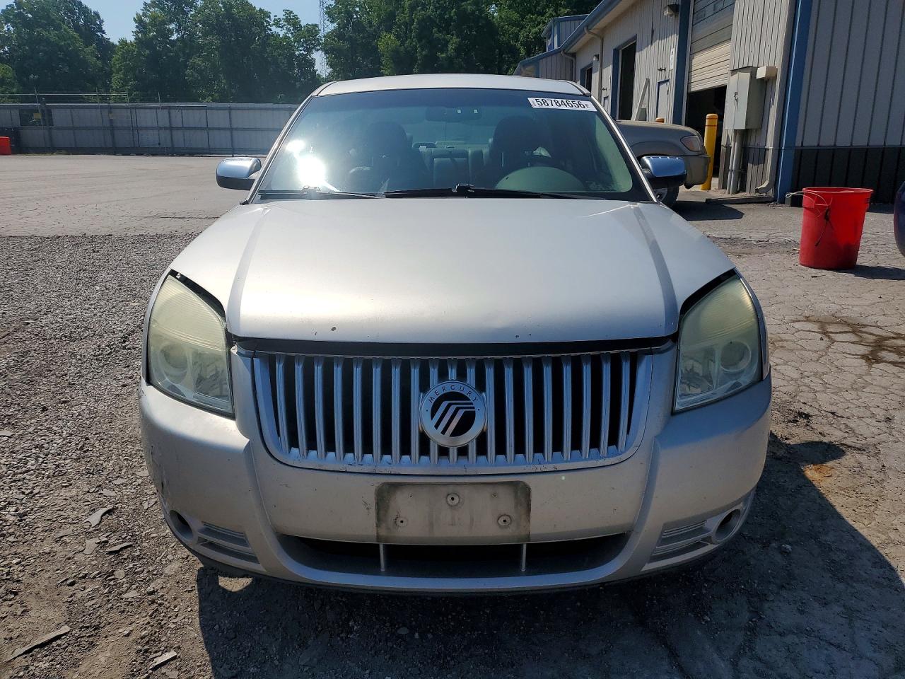 2008 Mercury Sable Premier Silver vin: 1MEHM42W48G608797