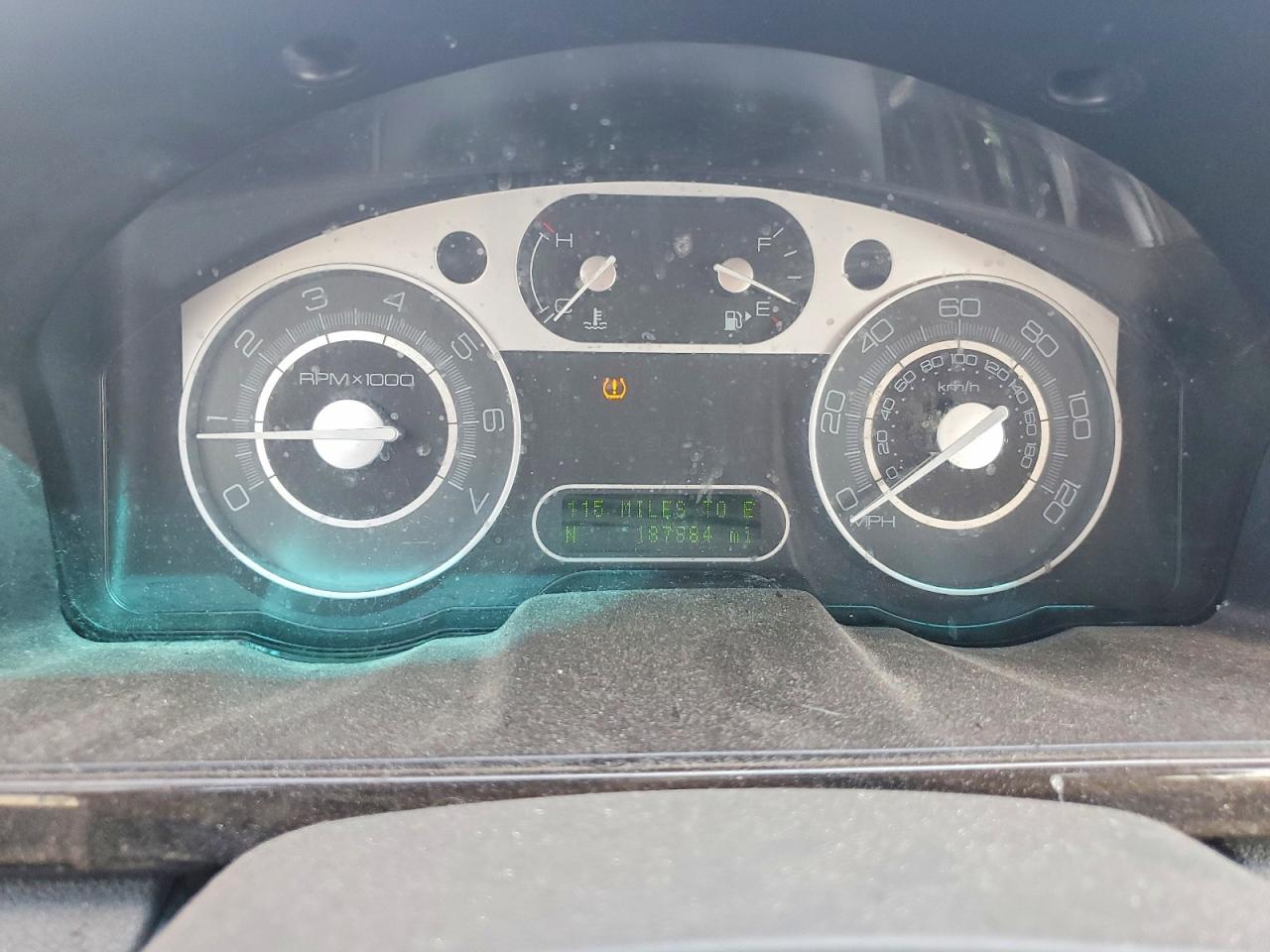 2008 Mercury Sable Premier Silver vin: 1MEHM42W48G608797