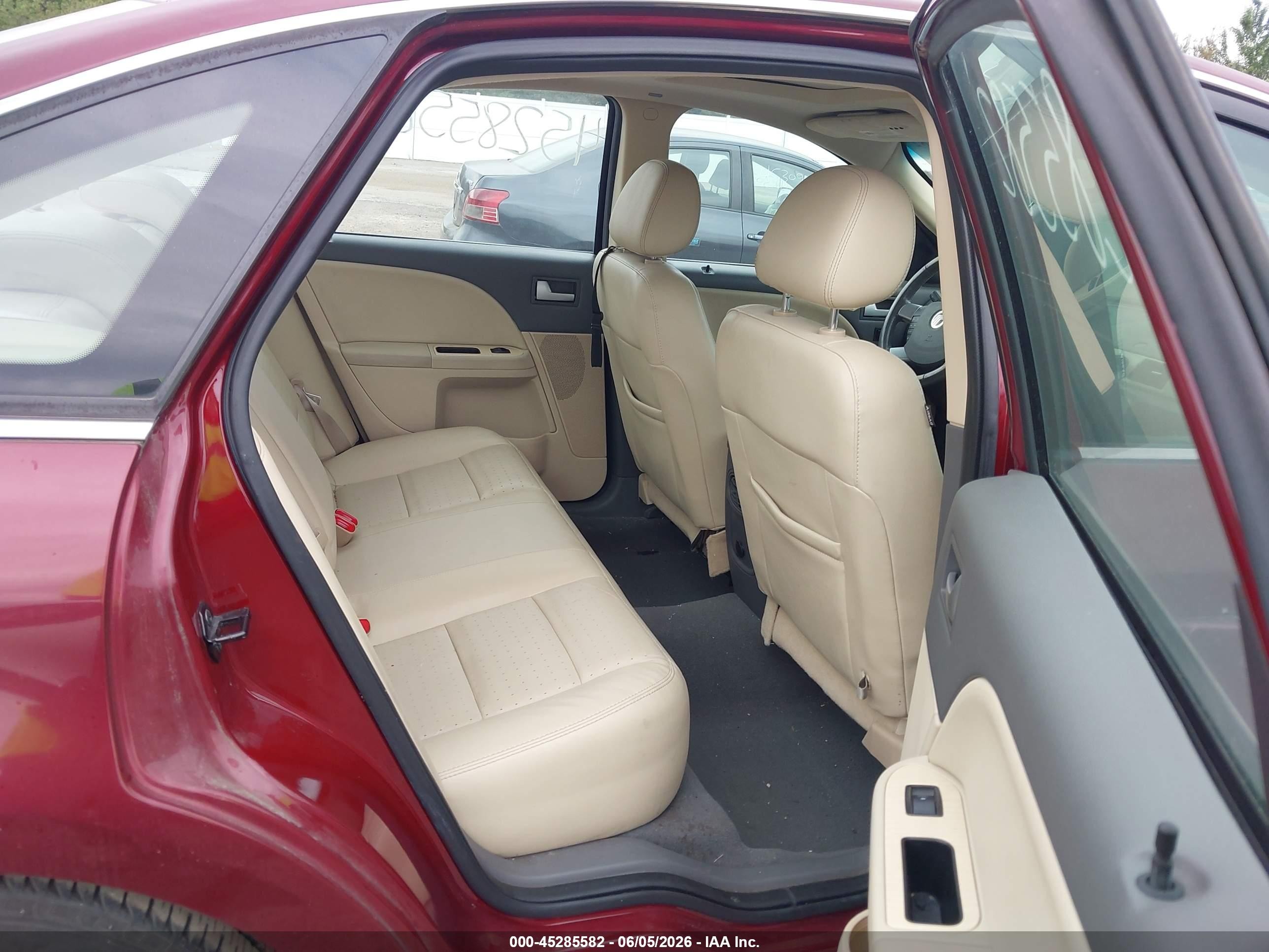 2008 Mercury Sable Premier Maroon vin: 1MEHM42W78G602797