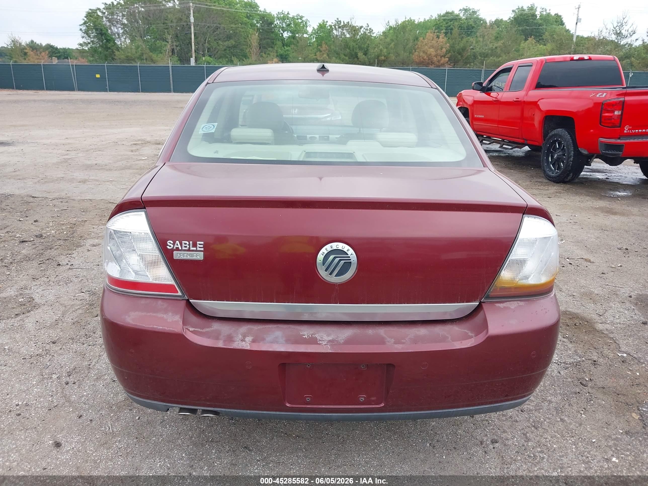 2008 Mercury Sable Premier Maroon vin: 1MEHM42W78G602797