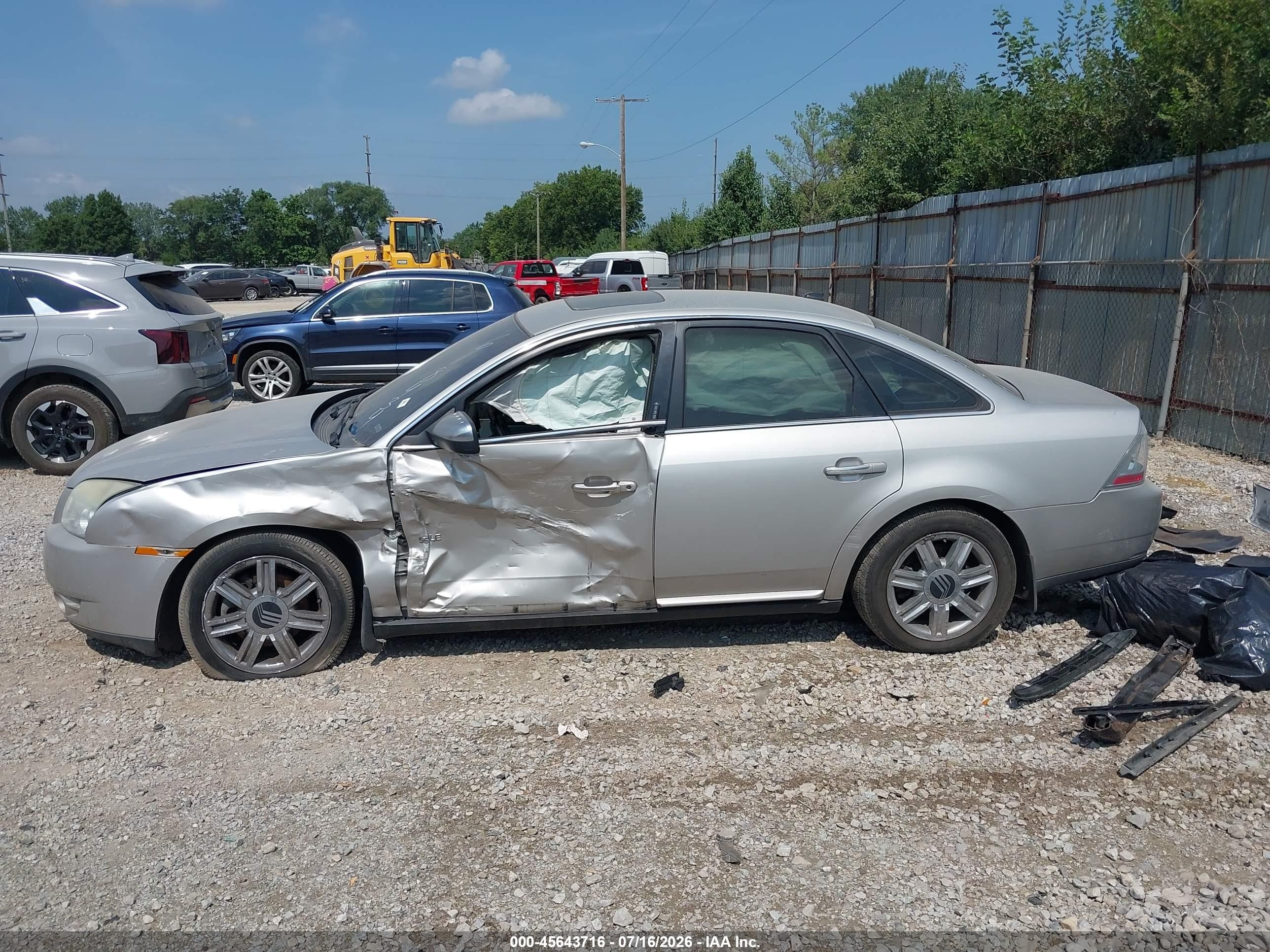2008 Mercury Sable Premier Silver vin: 1MEHM42W78G618434