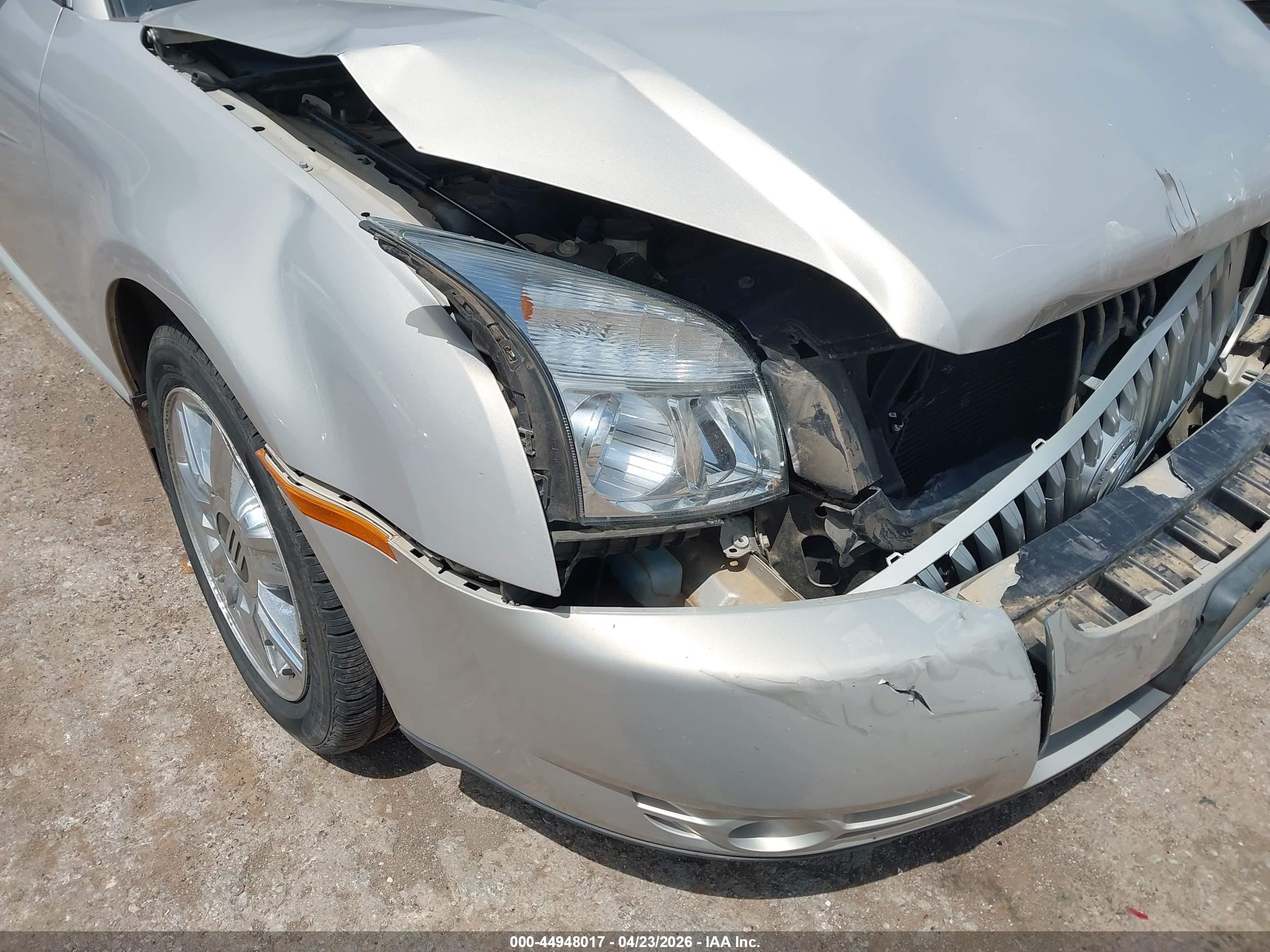 2009 Mercury Sable Premier Silver vin: 1MEHM42W79G633162