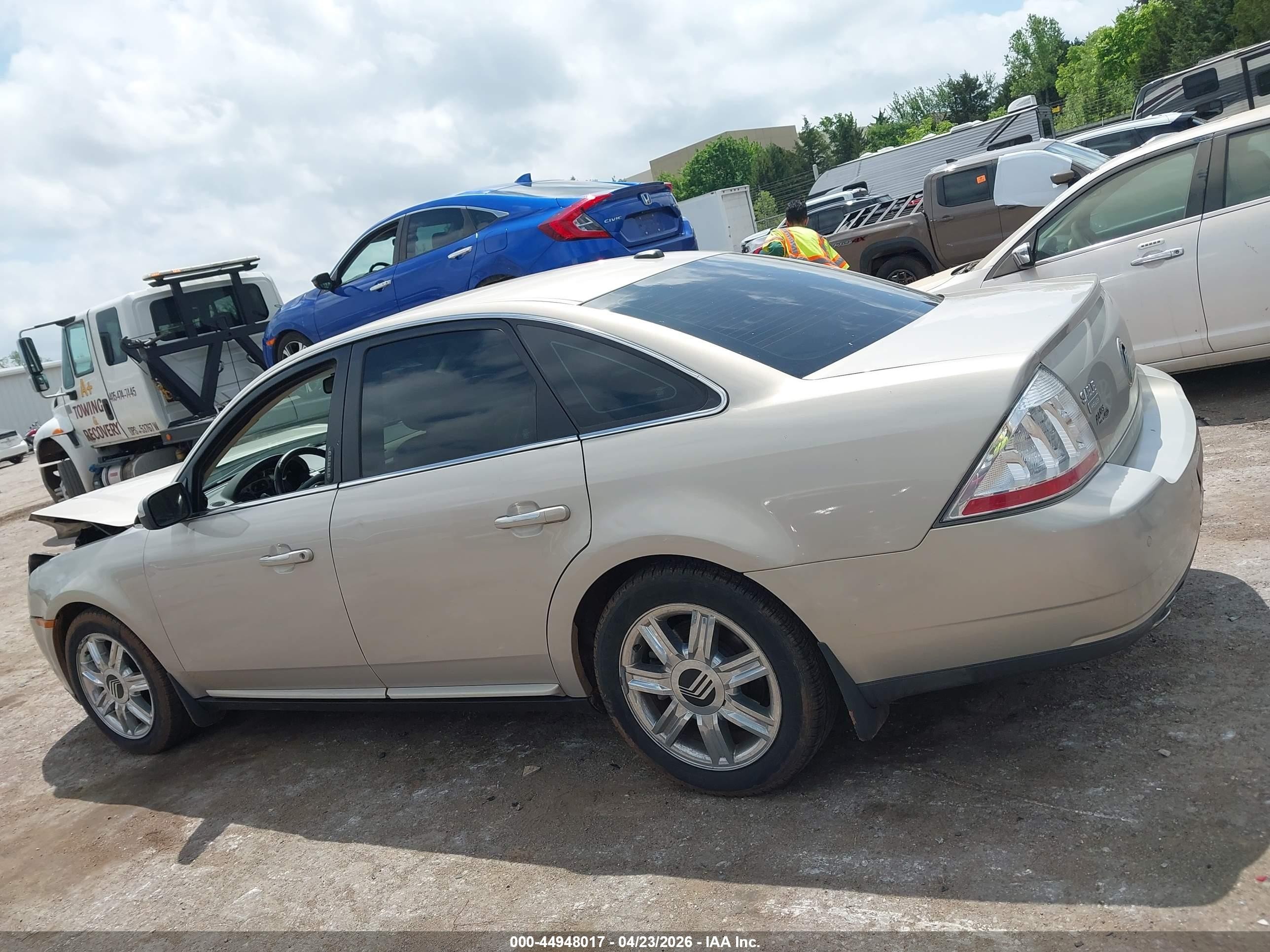 2009 Mercury Sable Premier Silver vin: 1MEHM42W79G633162