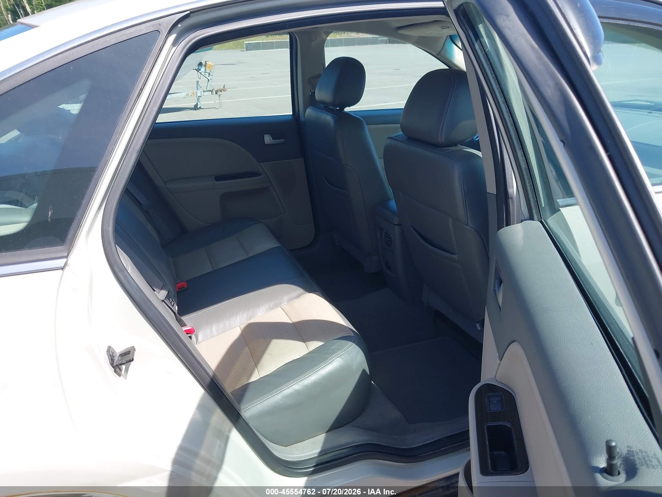 2008 Mercury Sable Premier White vin: 1MEHM43W38G616954