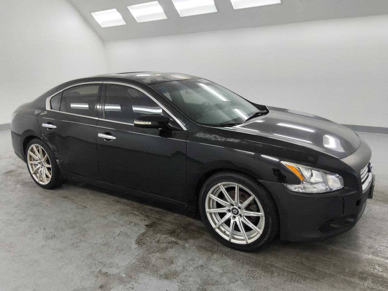 2012 Nissan Maxima 3.5 S Черный vin: 1N4AA5AP1CC810546 Damage: Right Rear Tire, Worn, Replacement Required