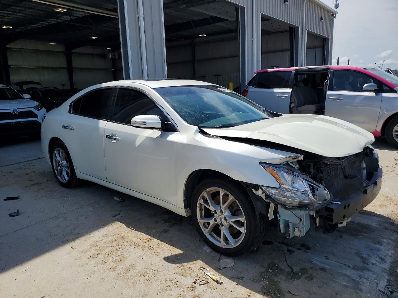 2014 Nissan Maxima White vin: 1N4AA5AP2EC492018