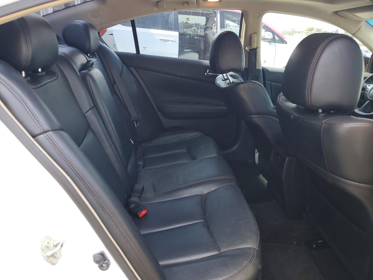 2014 Nissan Maxima White vin: 1N4AA5AP2EC492018
