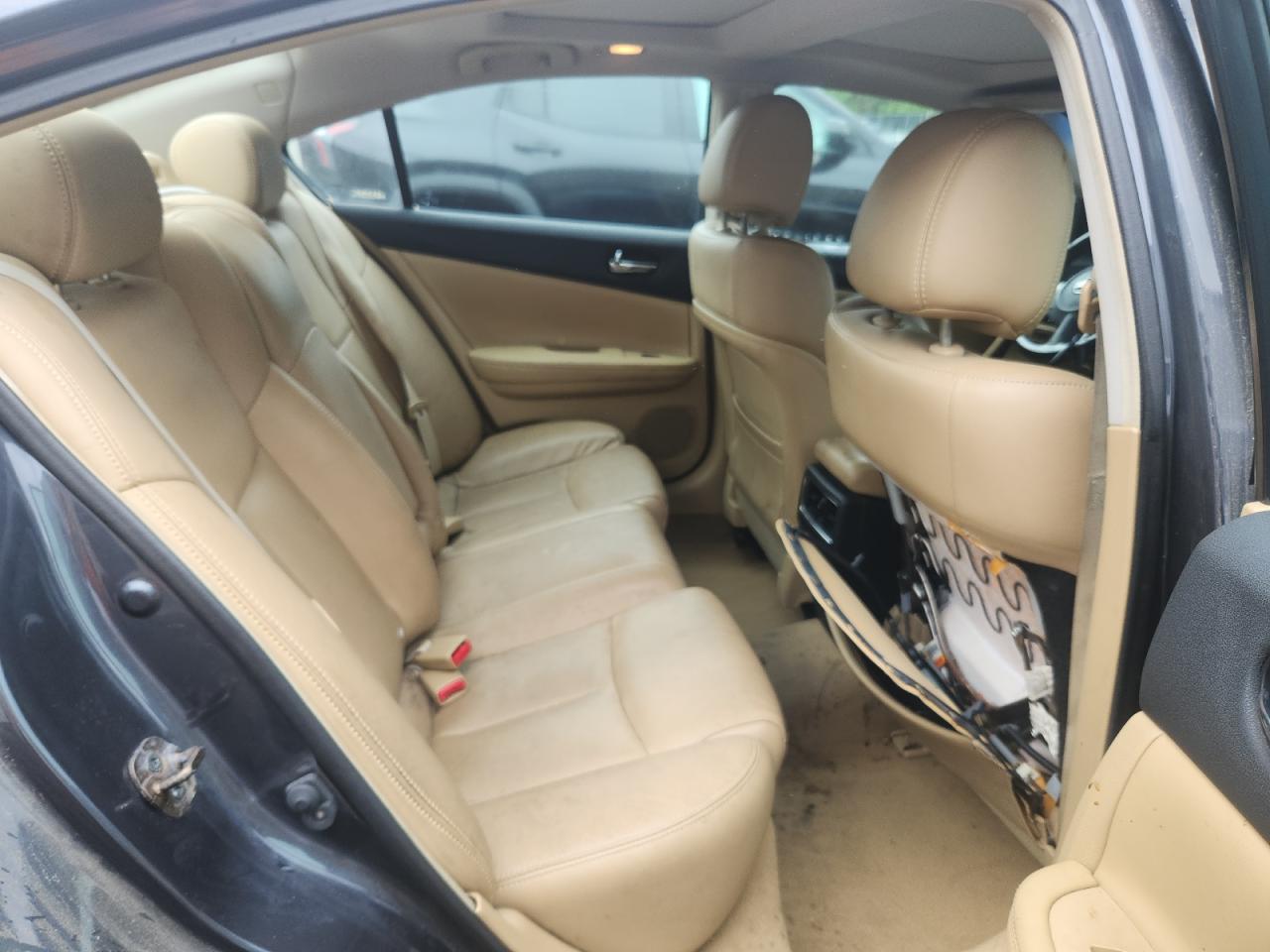 2010 Nissan Maxima 3.5 S Blue vin: 1N4AA5AP5AC844437 Damage: Right Front Seat Back, Broken, Replacement Required