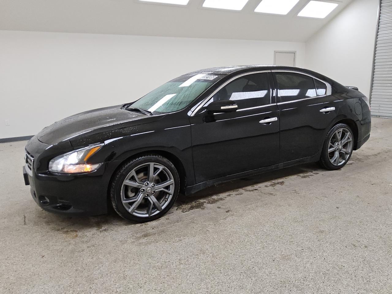 2014 Nissan Maxima 3.5 Sv Black vin: 1N4AA5AP5EC907784 Damage: Left Head Lamp, Faded, Repair Required