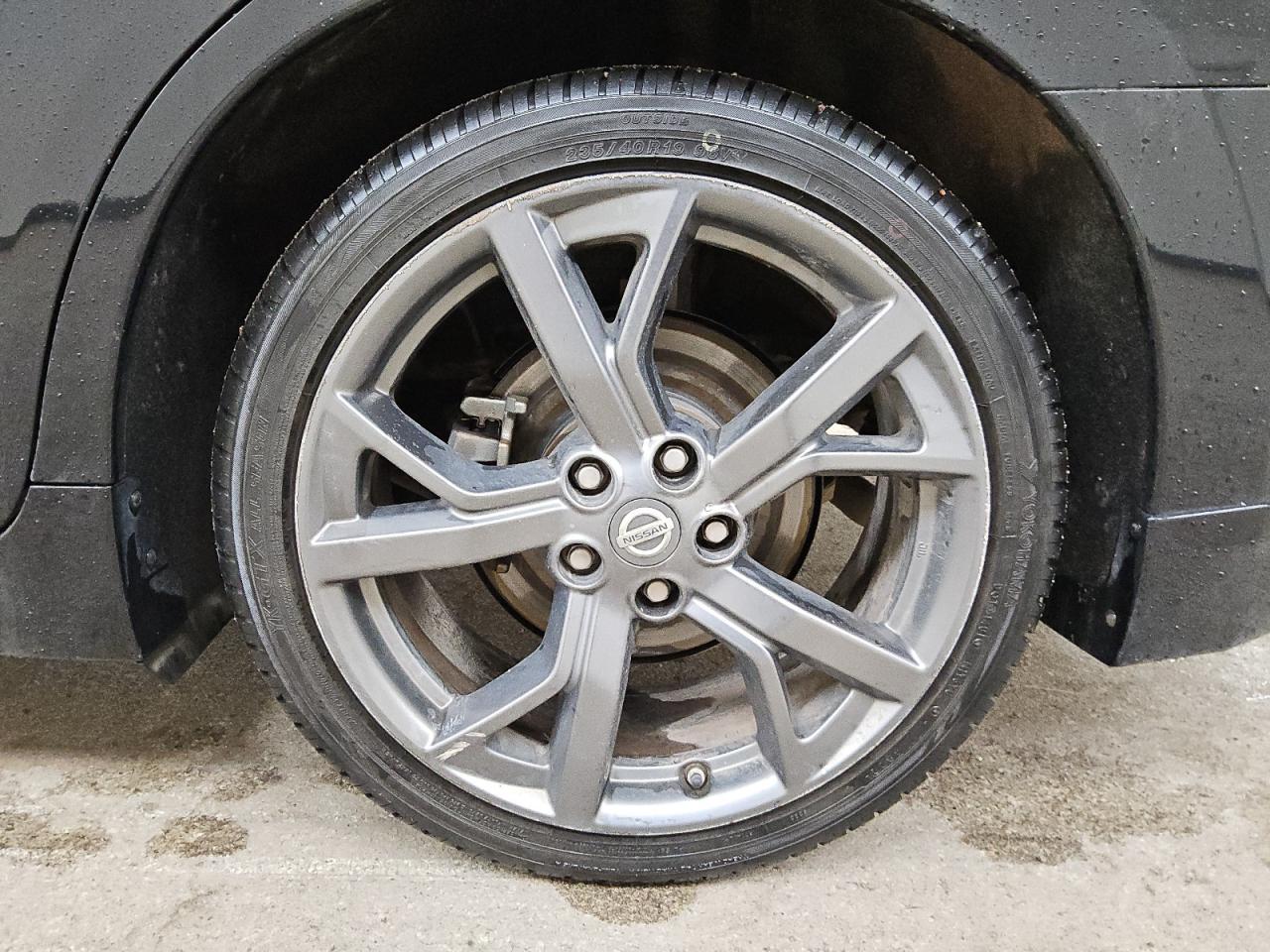 2014 Nissan Maxima 3.5 Sv Black vin: 1N4AA5AP5EC907784 Damage: Left Rear Wheel, Curb Rash, > 12 Inches