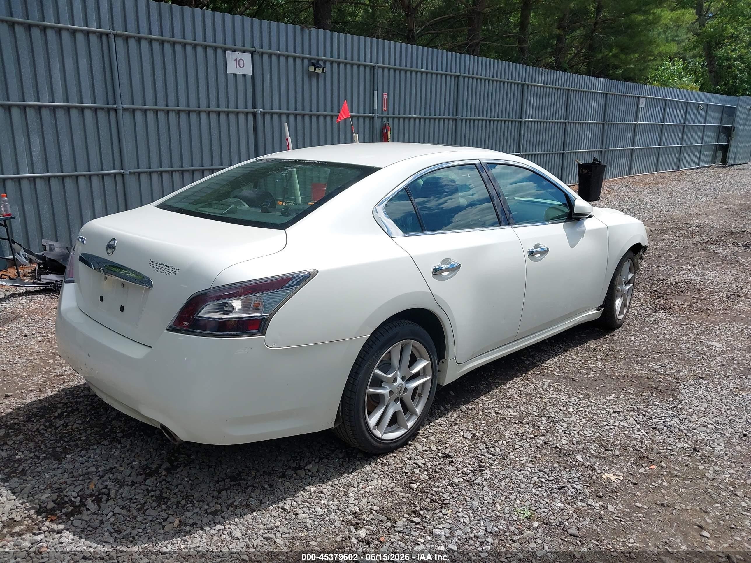 2014 Nissan Maxima   White vin: 1N4AA5AP7EC466482