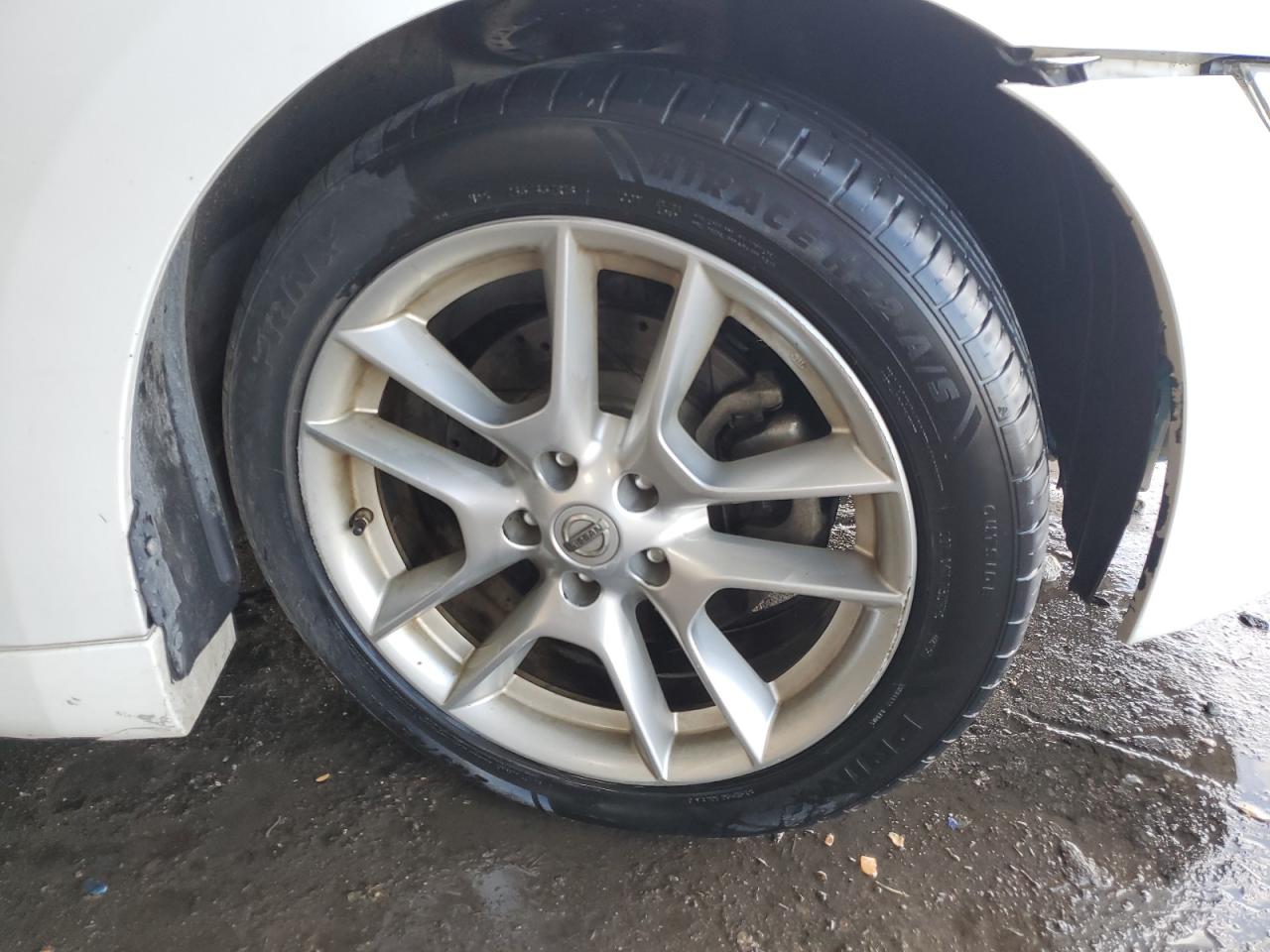 2010 Nissan Maxima 3.5 S White vin: 1N4AA5APXAC828931 Damage: Right Front Wheel, Curb Rash, > 12 Inches