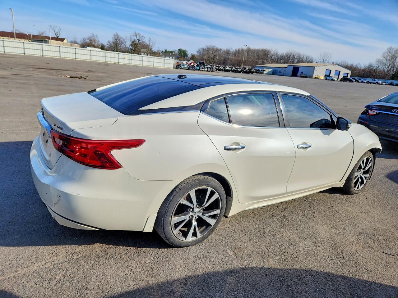 2016 Nissan Maxima Platinum White vin: 1N4AA6AP2GC413181