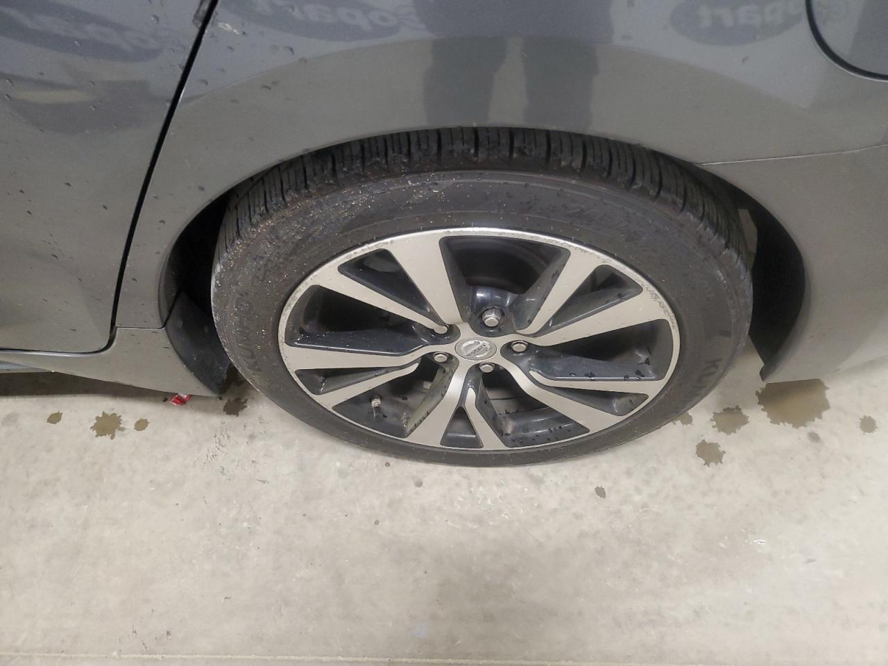 2018 Nissan Maxima 3.5 Sv Gray vin: 1N4AA6AP4JC363097 Damage: Left Rear Wheel, Curb Rash, > 12 Inches