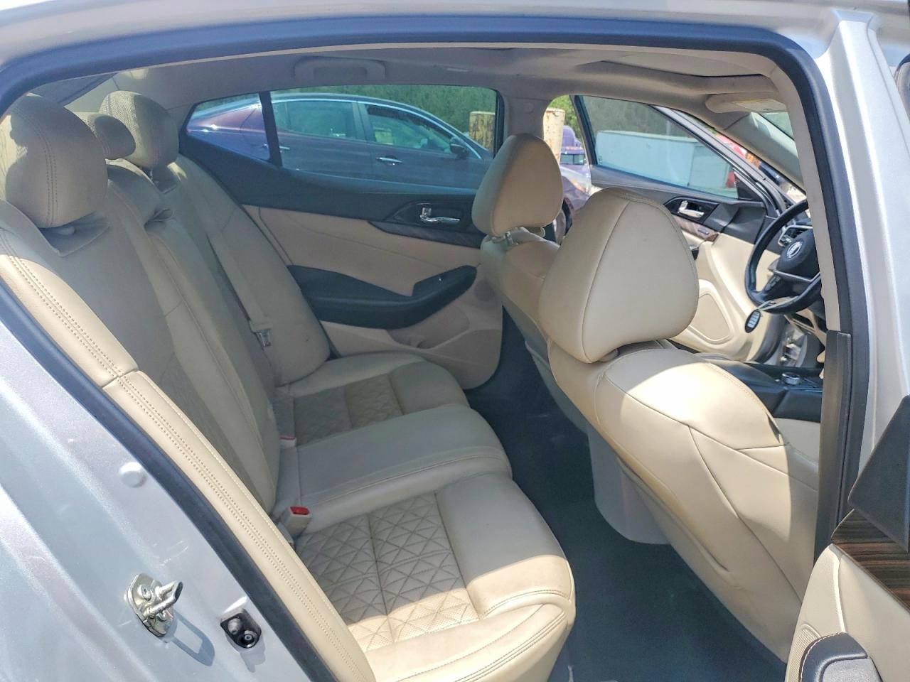 2016 Nissan Maxima Platinum Silver vin: 1N4AA6AP9GC417471