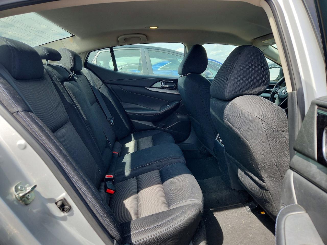 2017 Nissan Maxima 3.5 S Silver vin: 1N4AA6APXHC450495