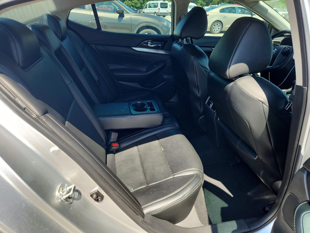 2021 Nissan Maxima Sv Silver vin: 1N4AA6CV4MC513855