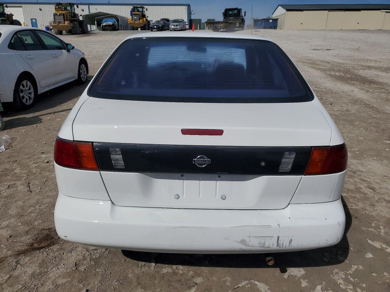 1996 Nissan Sentra E Белый vin: 1N4AB41D0TC744732