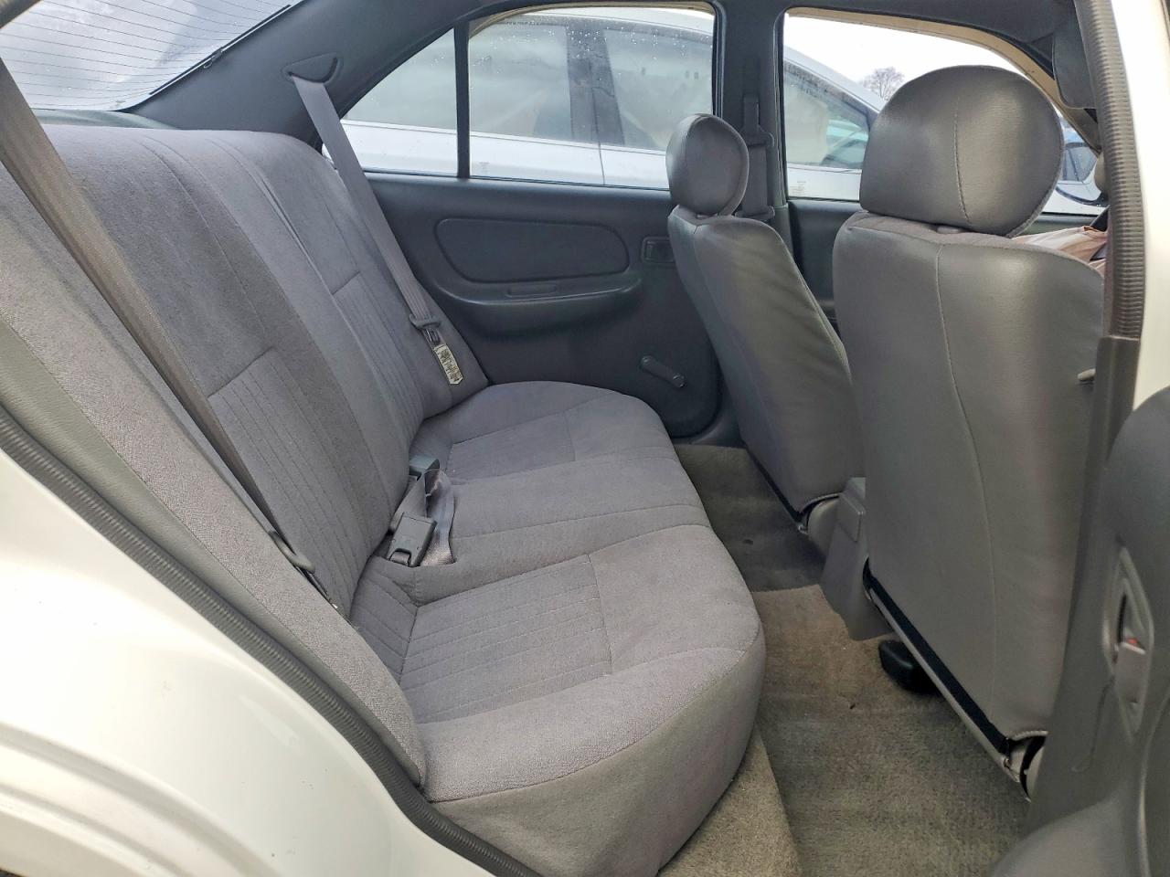 1996 Nissan Sentra E Белый vin: 1N4AB41D0TC744732