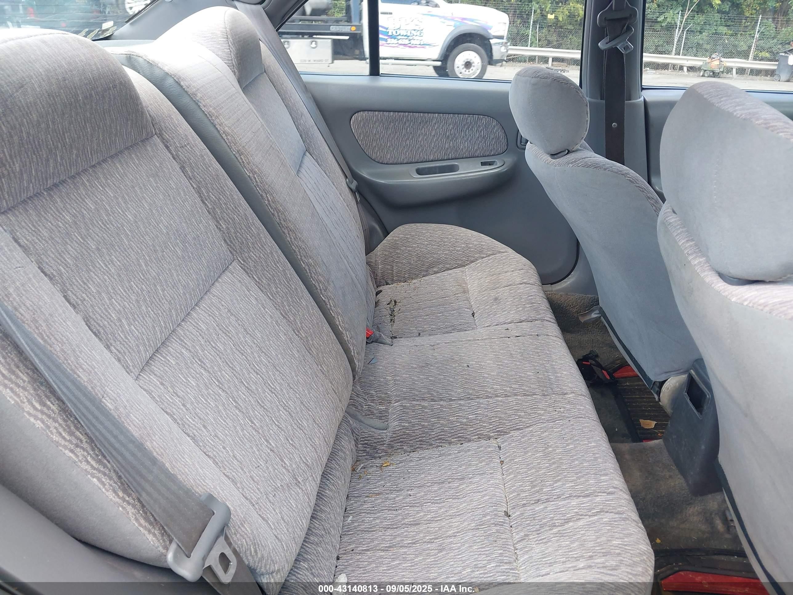 1998 Nissan Sentra Gle/gxe/xe Gray vin: 1N4AB41D1WC758983