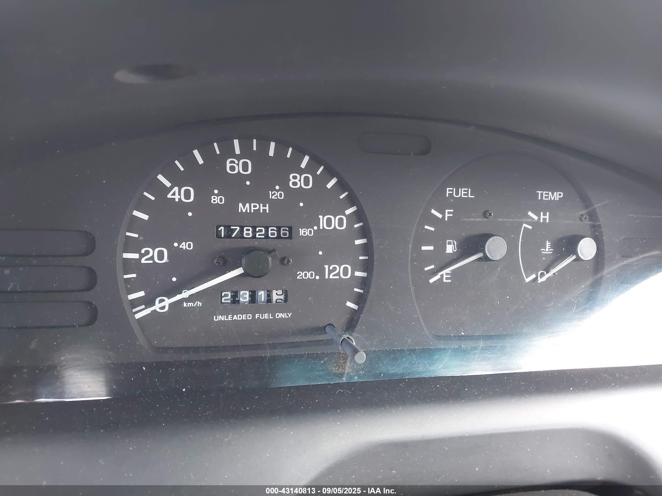 1998 Nissan Sentra Gle/gxe/xe Gray vin: 1N4AB41D1WC758983