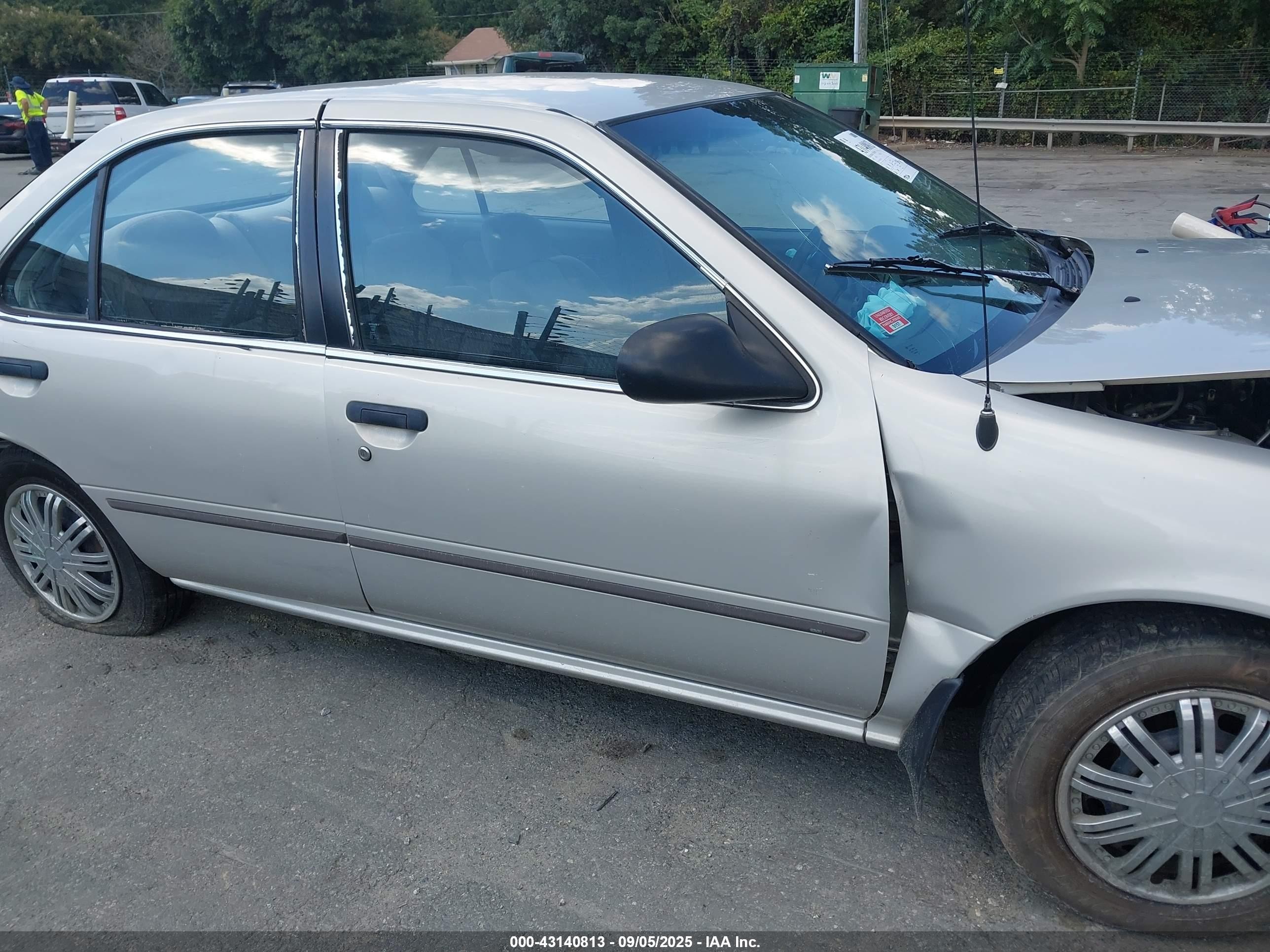 1998 Nissan Sentra Gle/gxe/xe Gray vin: 1N4AB41D1WC758983
