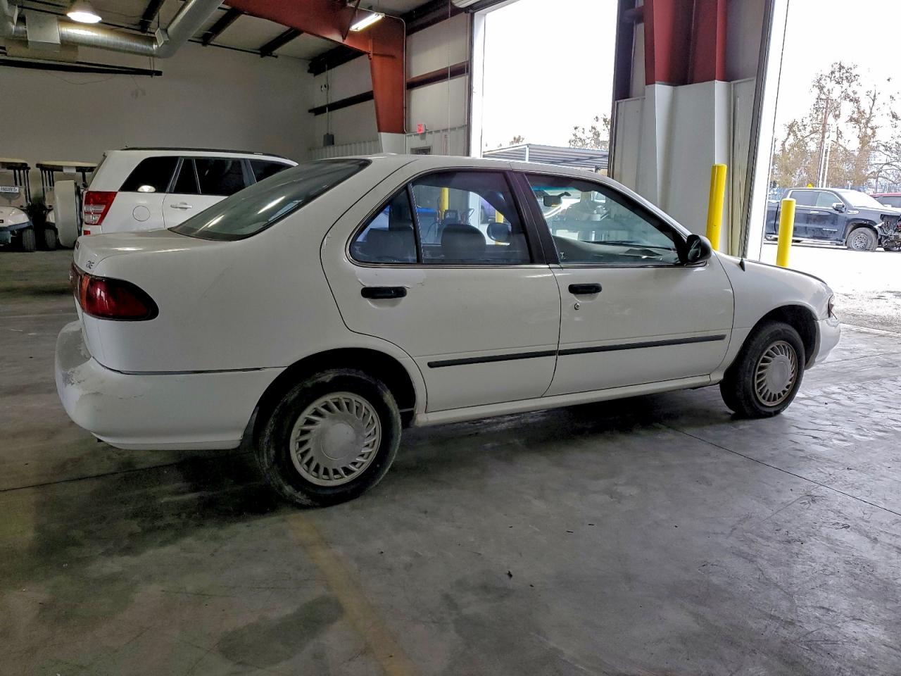 1996 Nissan Sentra E Белый vin: 1N4AB41D3TC713040