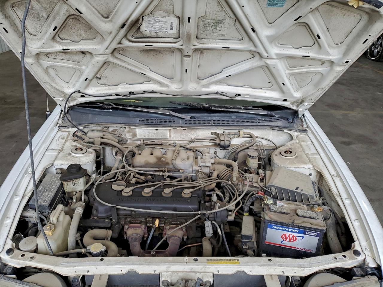 1996 Nissan Sentra E Белый vin: 1N4AB41D3TC713040