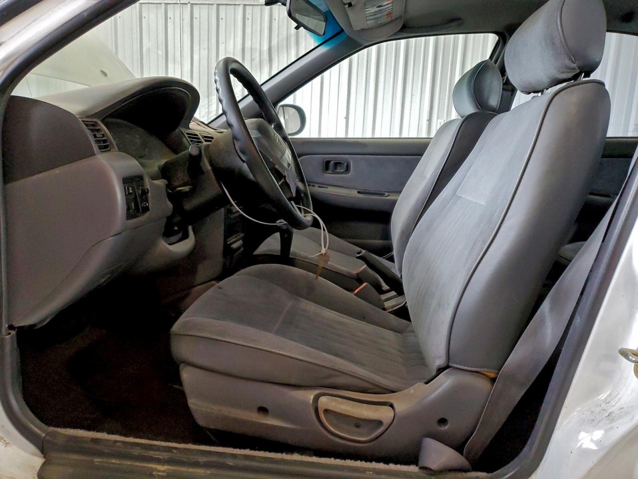 1996 Nissan Sentra E Белый vin: 1N4AB41D3TC713040