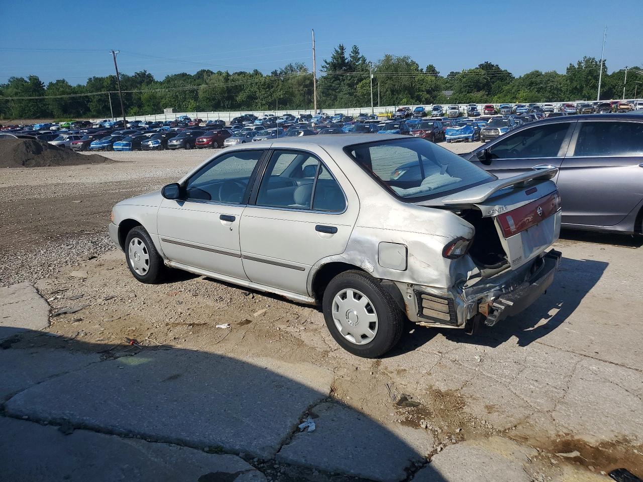 1997 Nissan Sentra Base Silver vin: 1N4AB41D3VC700677