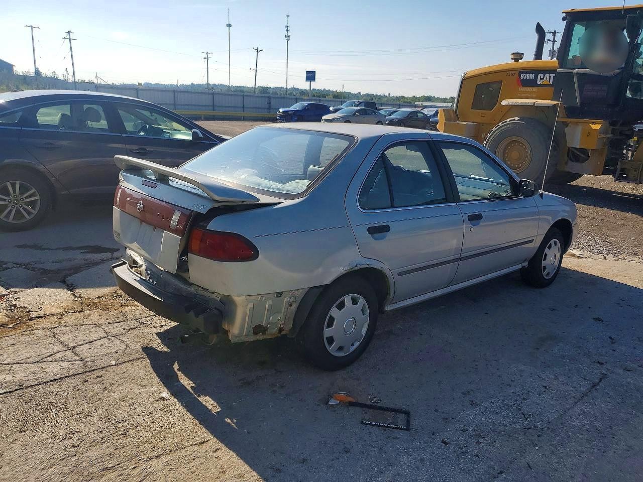 1997 Nissan Sentra Base Silver vin: 1N4AB41D3VC700677