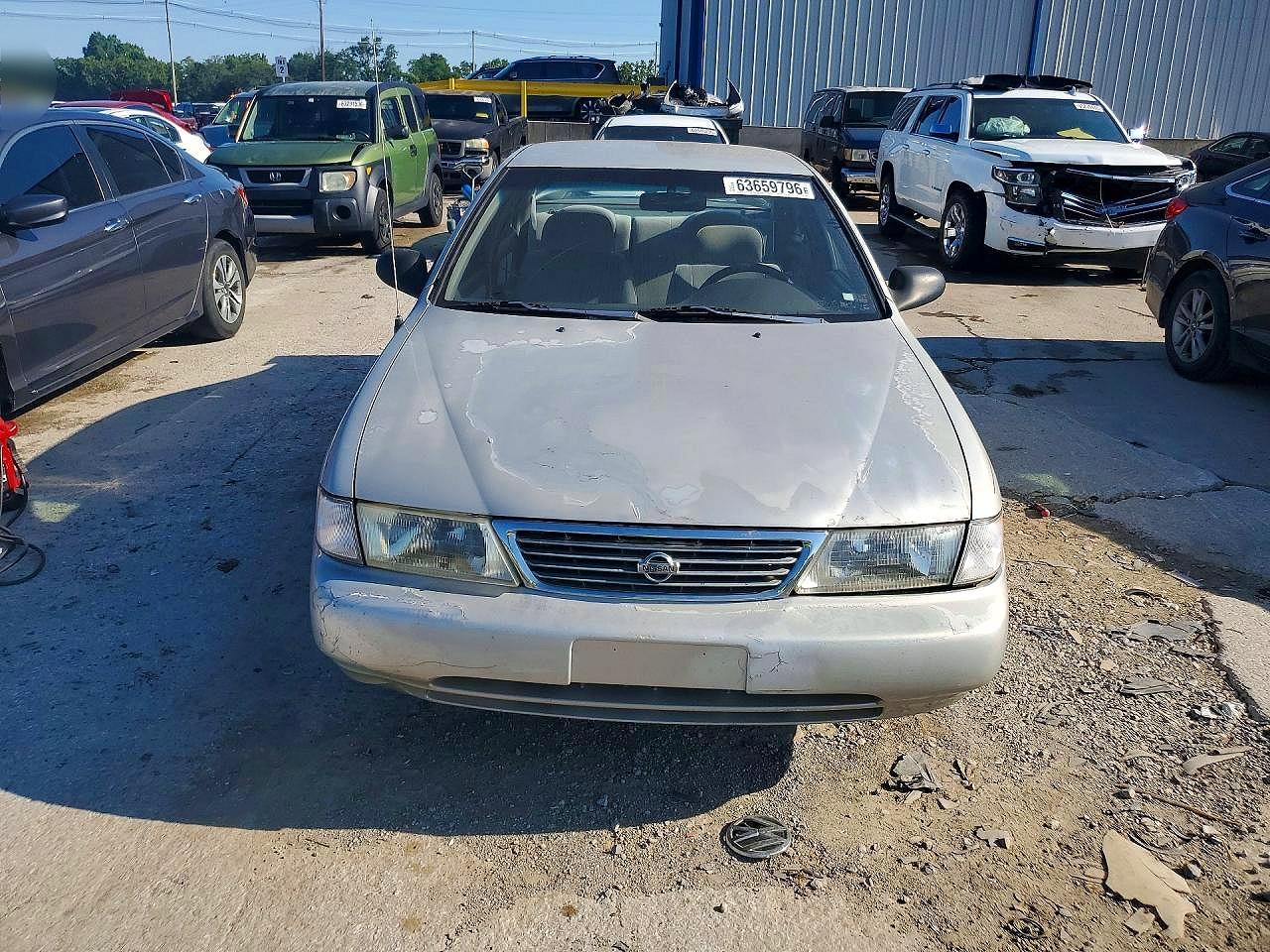 1997 Nissan Sentra Base Silver vin: 1N4AB41D3VC700677