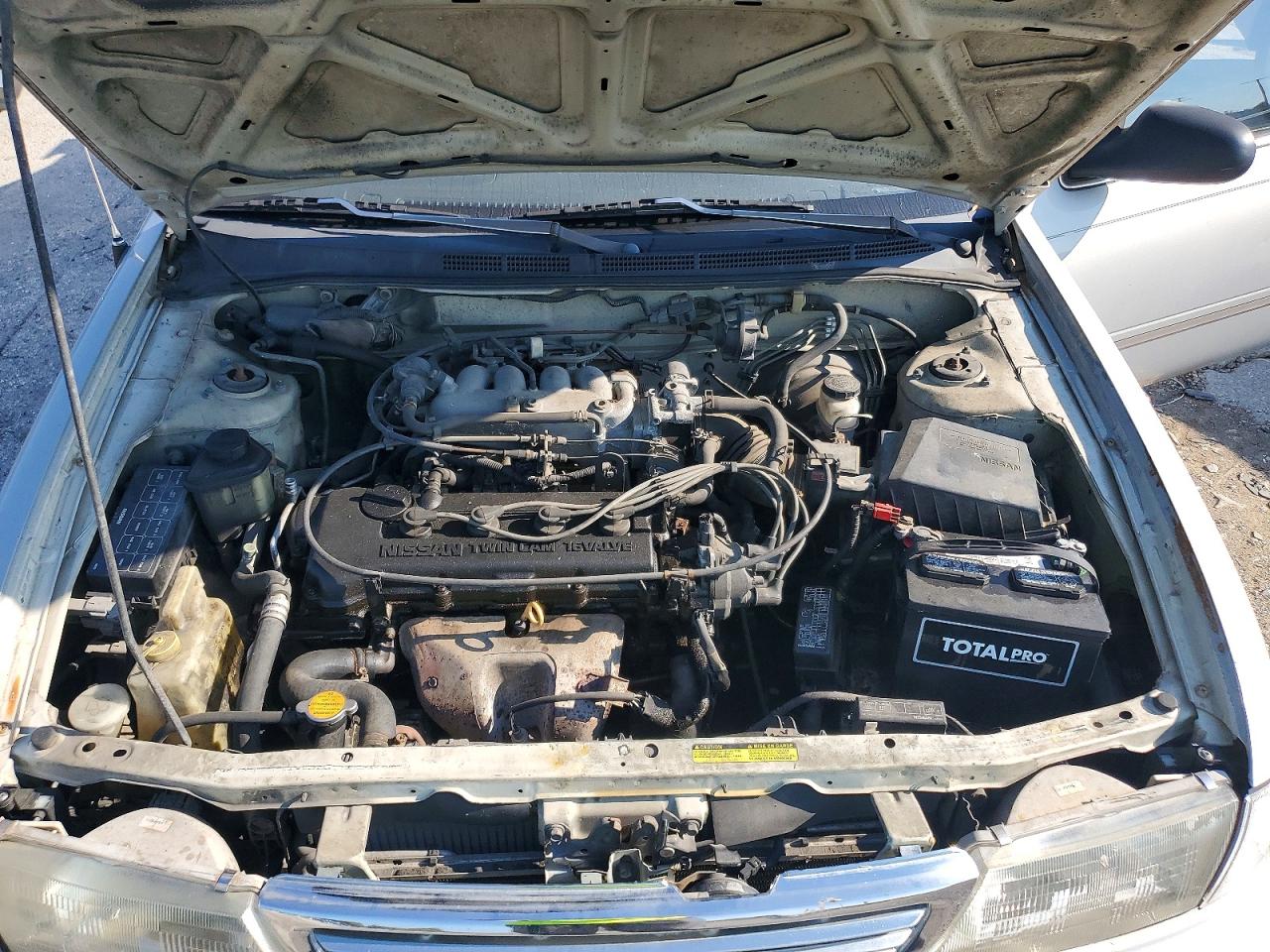 1997 Nissan Sentra Base Silver vin: 1N4AB41D3VC700677