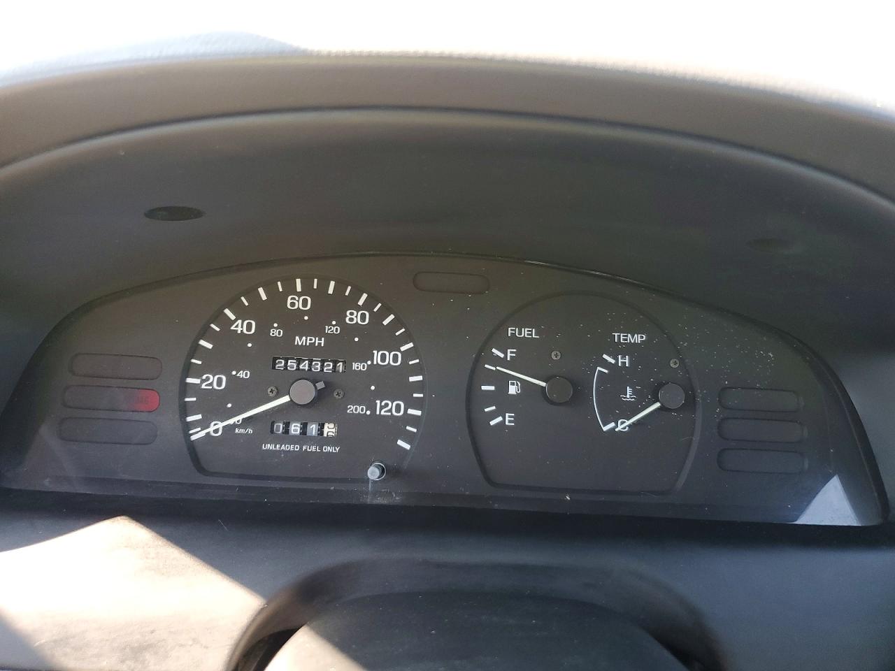 1997 Nissan Sentra Base Silver vin: 1N4AB41D3VC700677